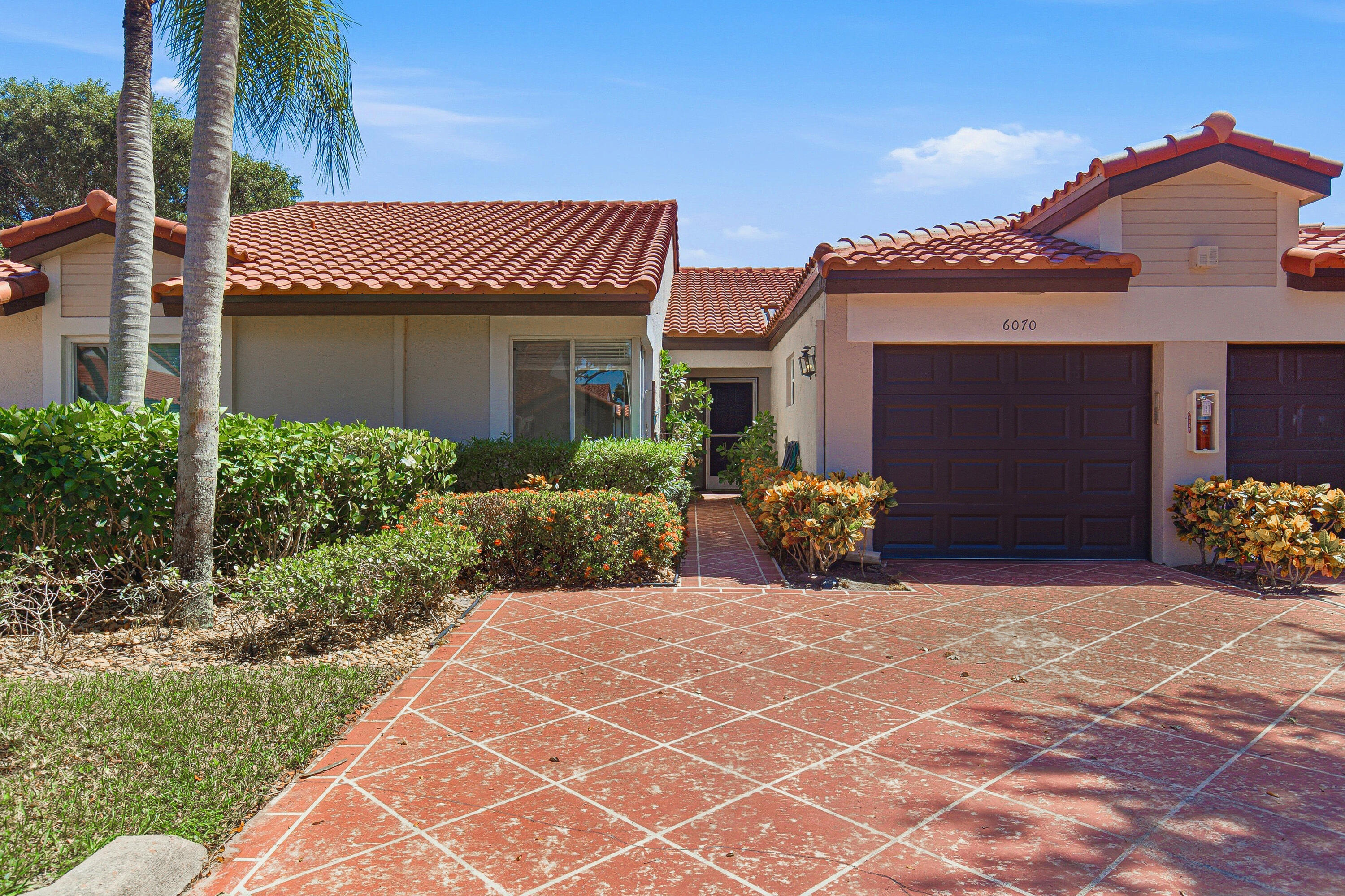 6070 SUNNY MANOR Court Property Photo 1