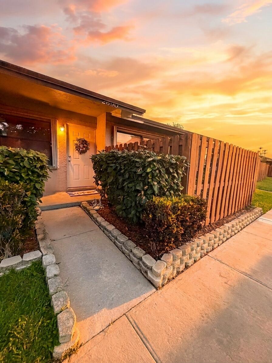 2690 N Nob Hill Road Property Photo 1