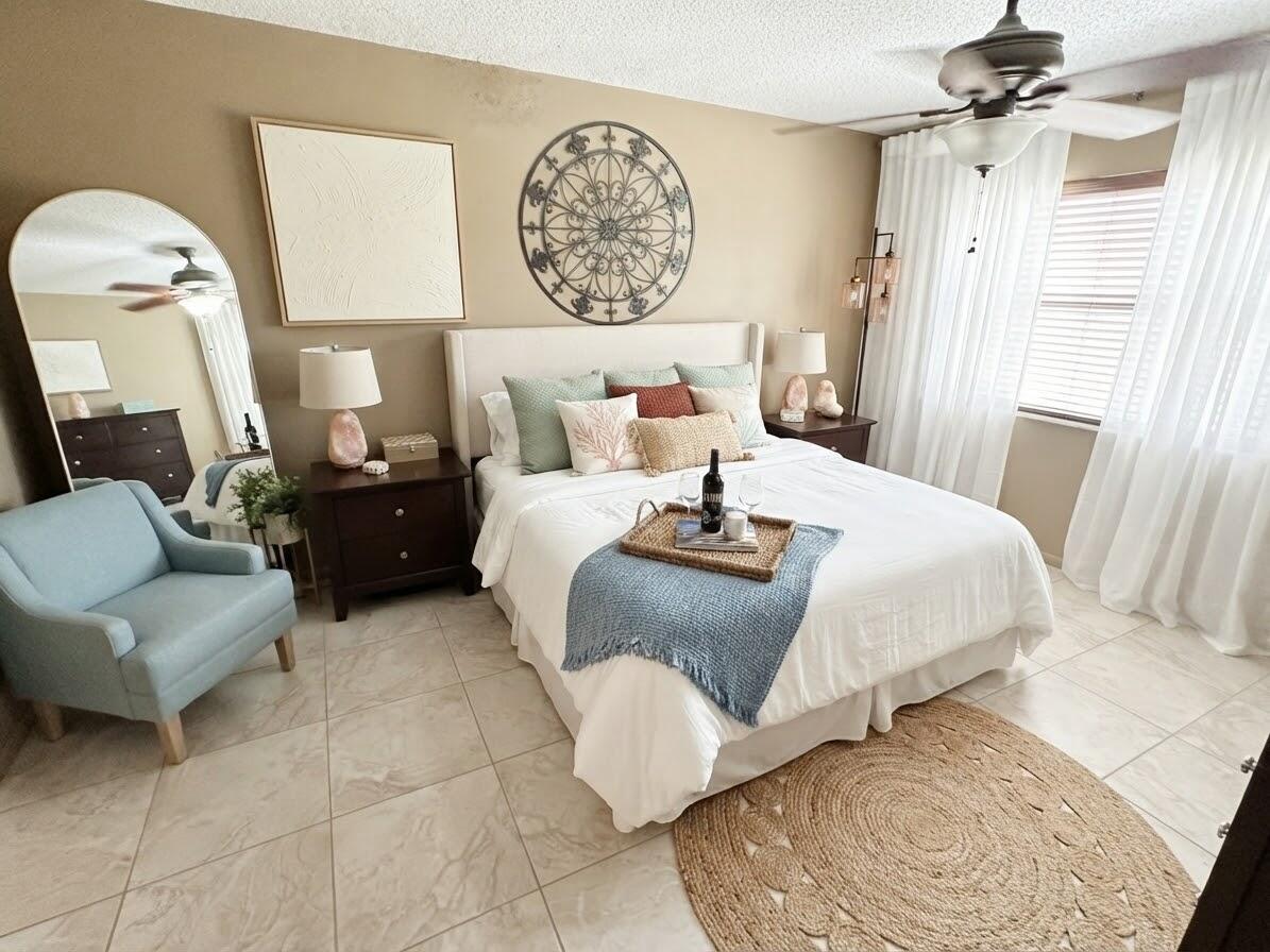 2690 N Nob Hill Road Property Photo 4