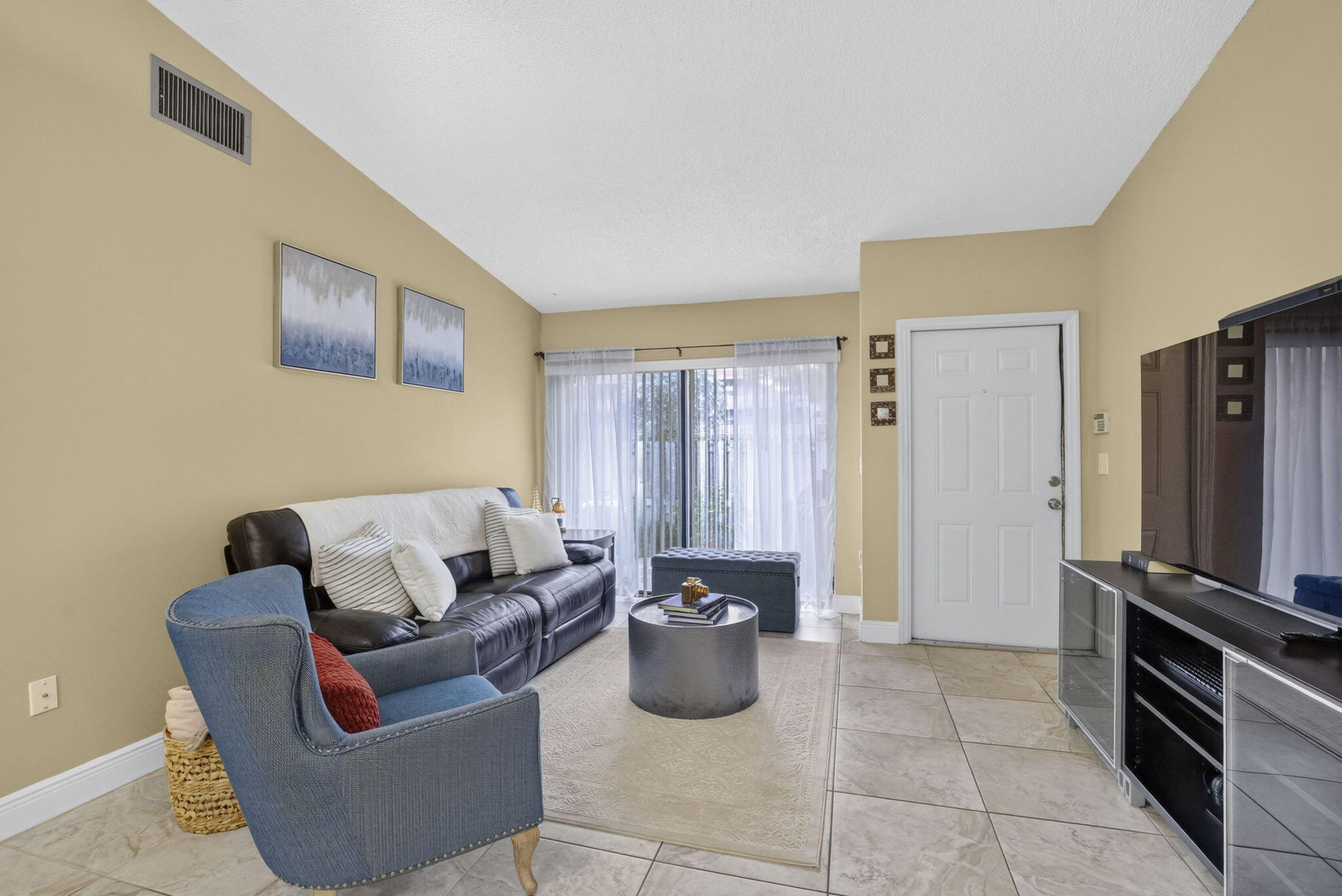 2690 N Nob Hill Road Property Photo 10