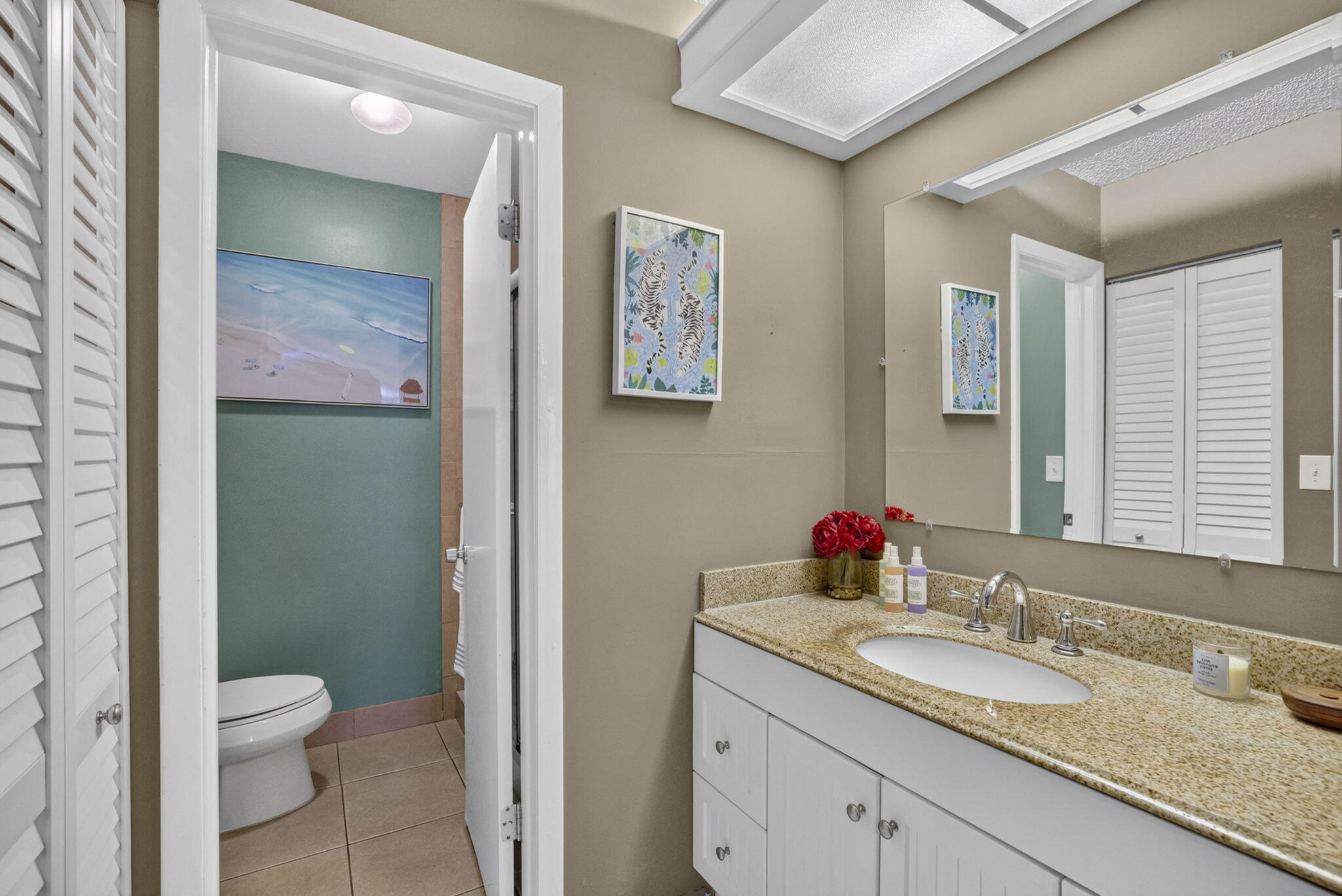 2690 N Nob Hill Road Property Photo 12