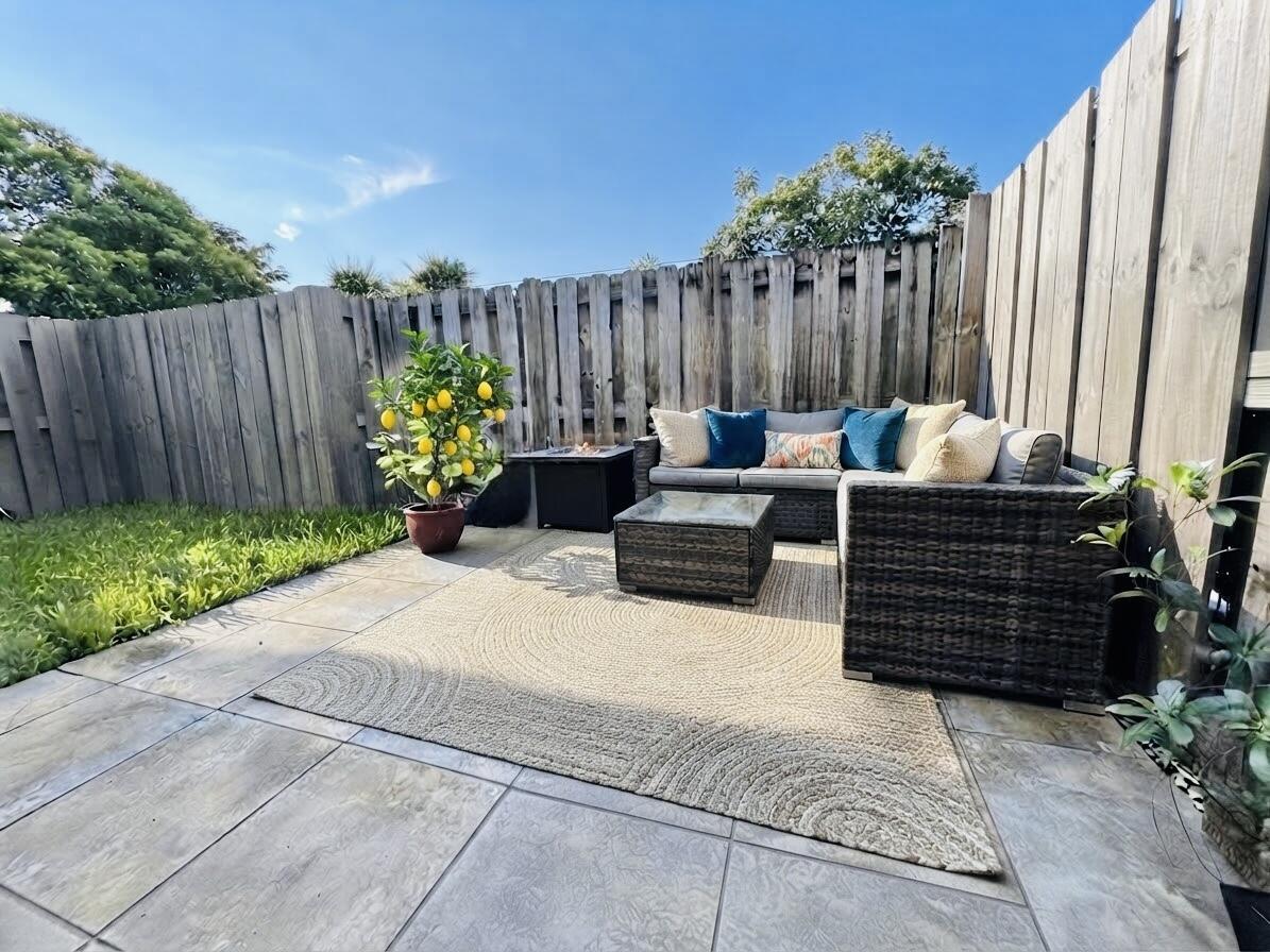2690 N Nob Hill Road Property Photo 18