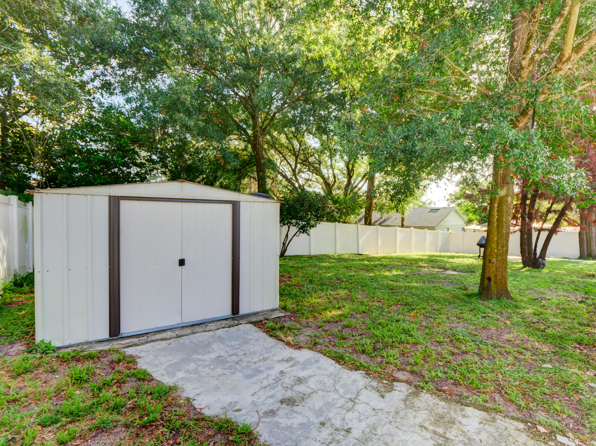 1915 E Lake Drive Property Photo 37