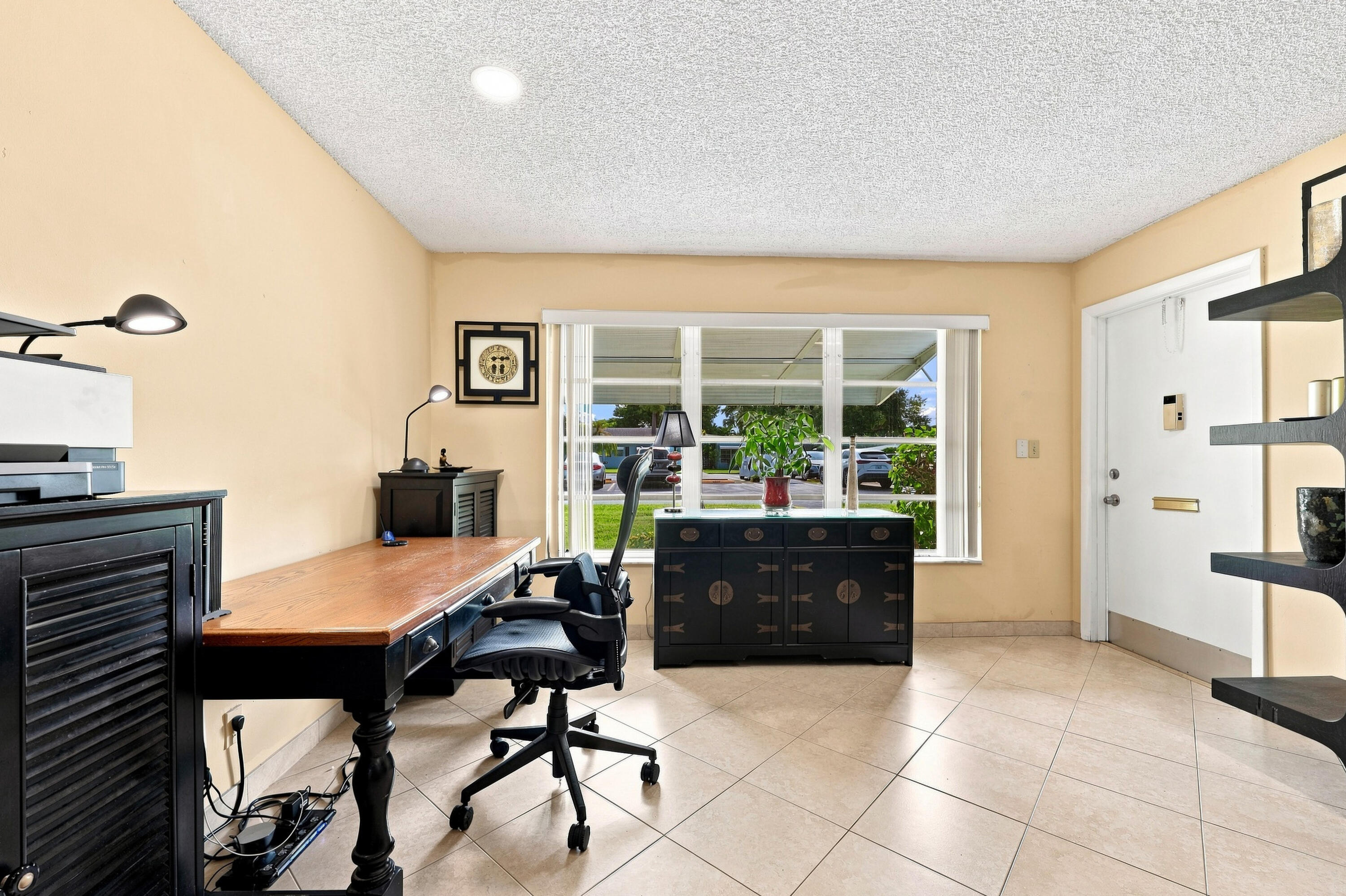 415 High Point Boulevard B Property Photo 3