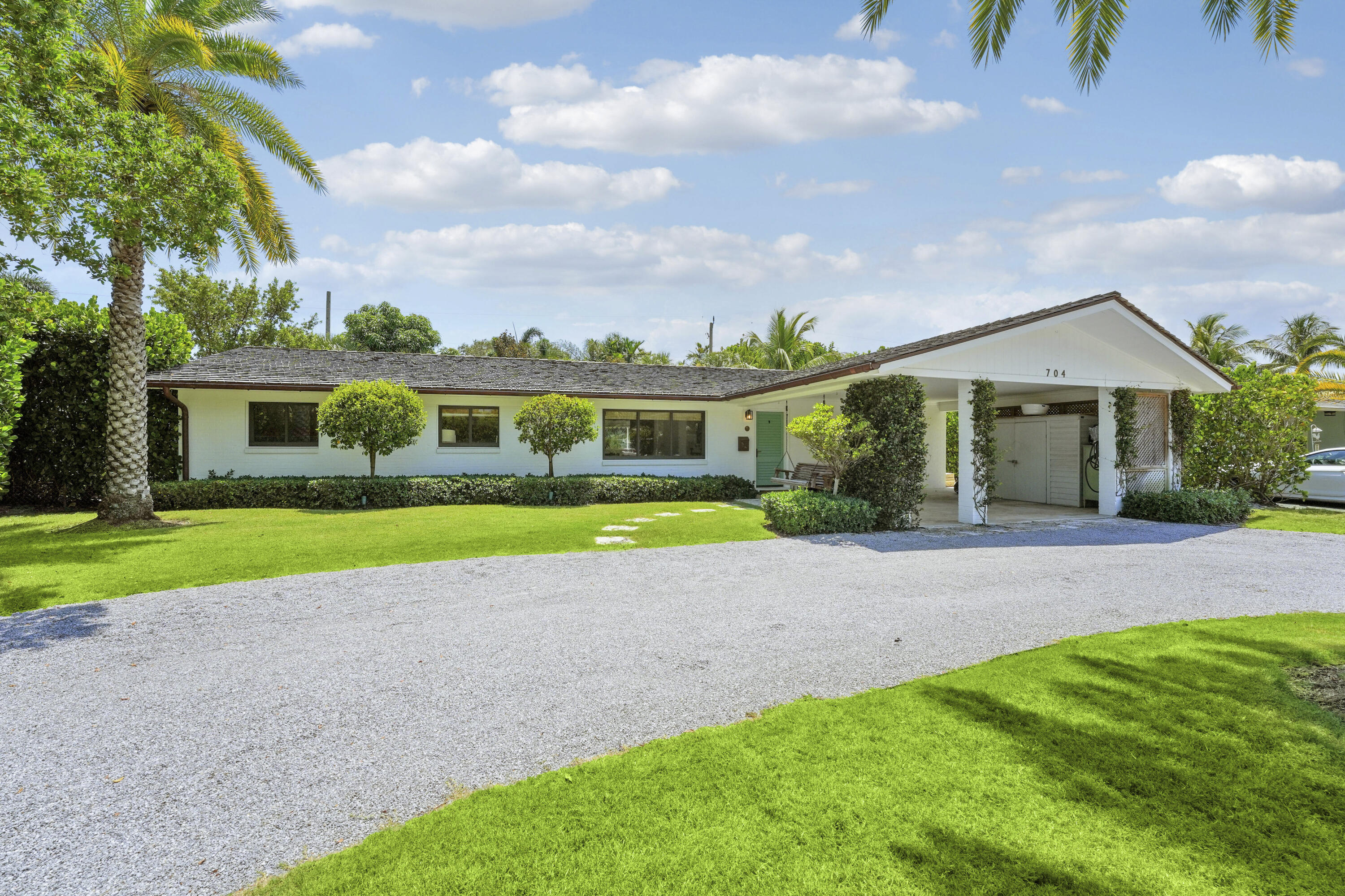 704 PELICAN Way Property Photo 1