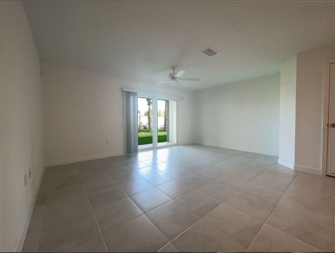 6907 Broadwater Lane Property Photo 4