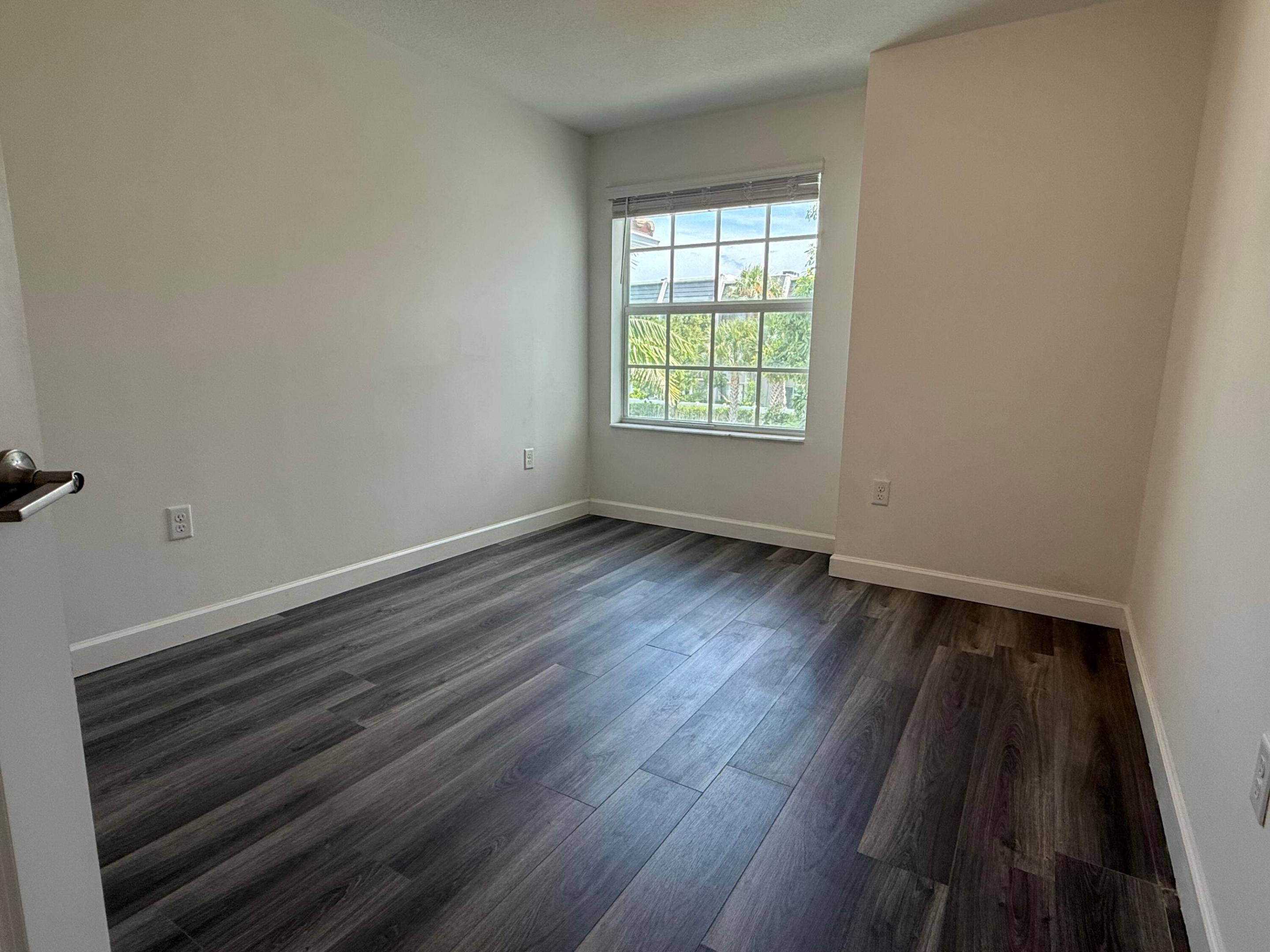 6907 Broadwater Lane Property Photo 11