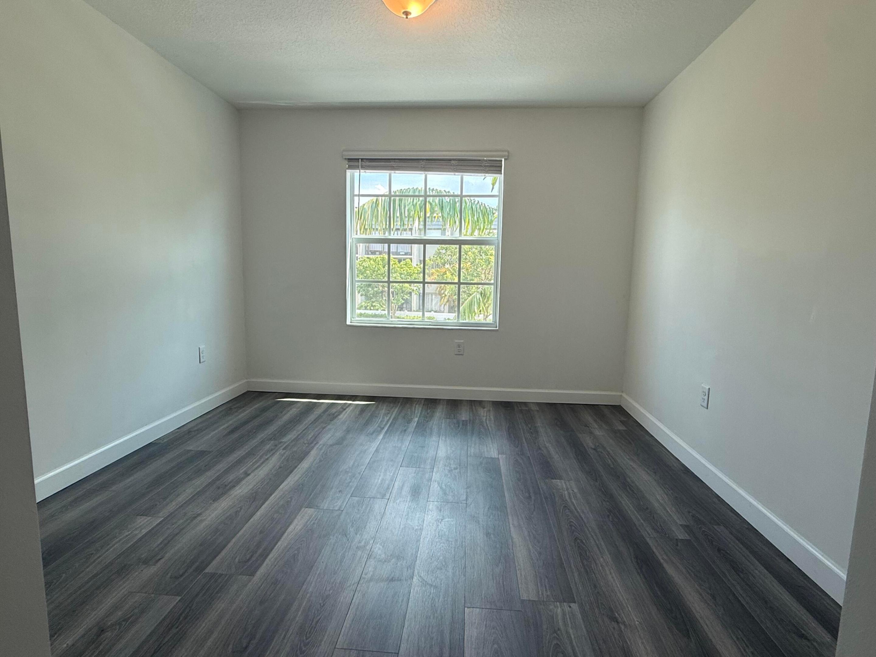 6907 Broadwater Lane Property Photo 13