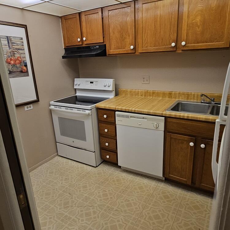 3690 Inverrary Drive 2y Property Photo 2
