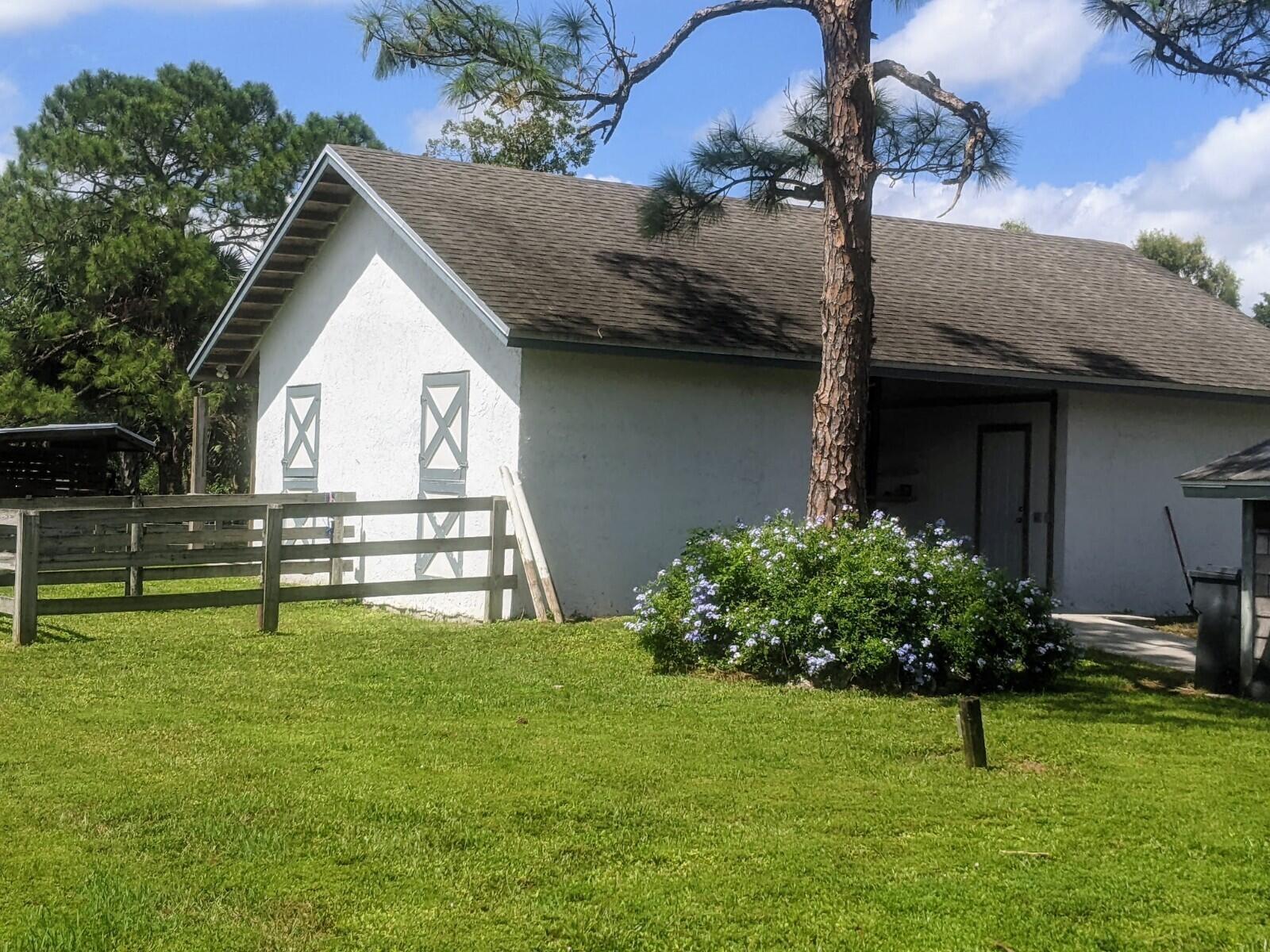 819 Cindy Circle Lane ~ Barn & Guest House Property Photo 6