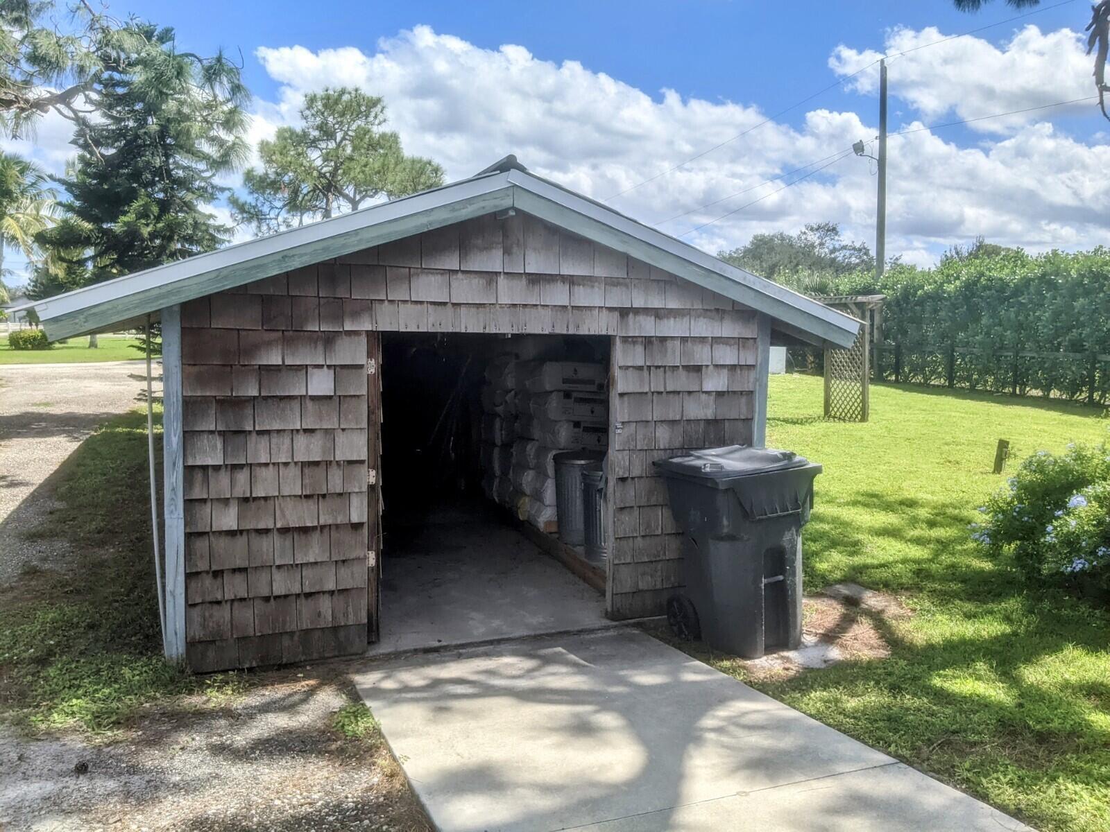 819 Cindy Circle Lane ~ Barn & Guest House Property Photo 25