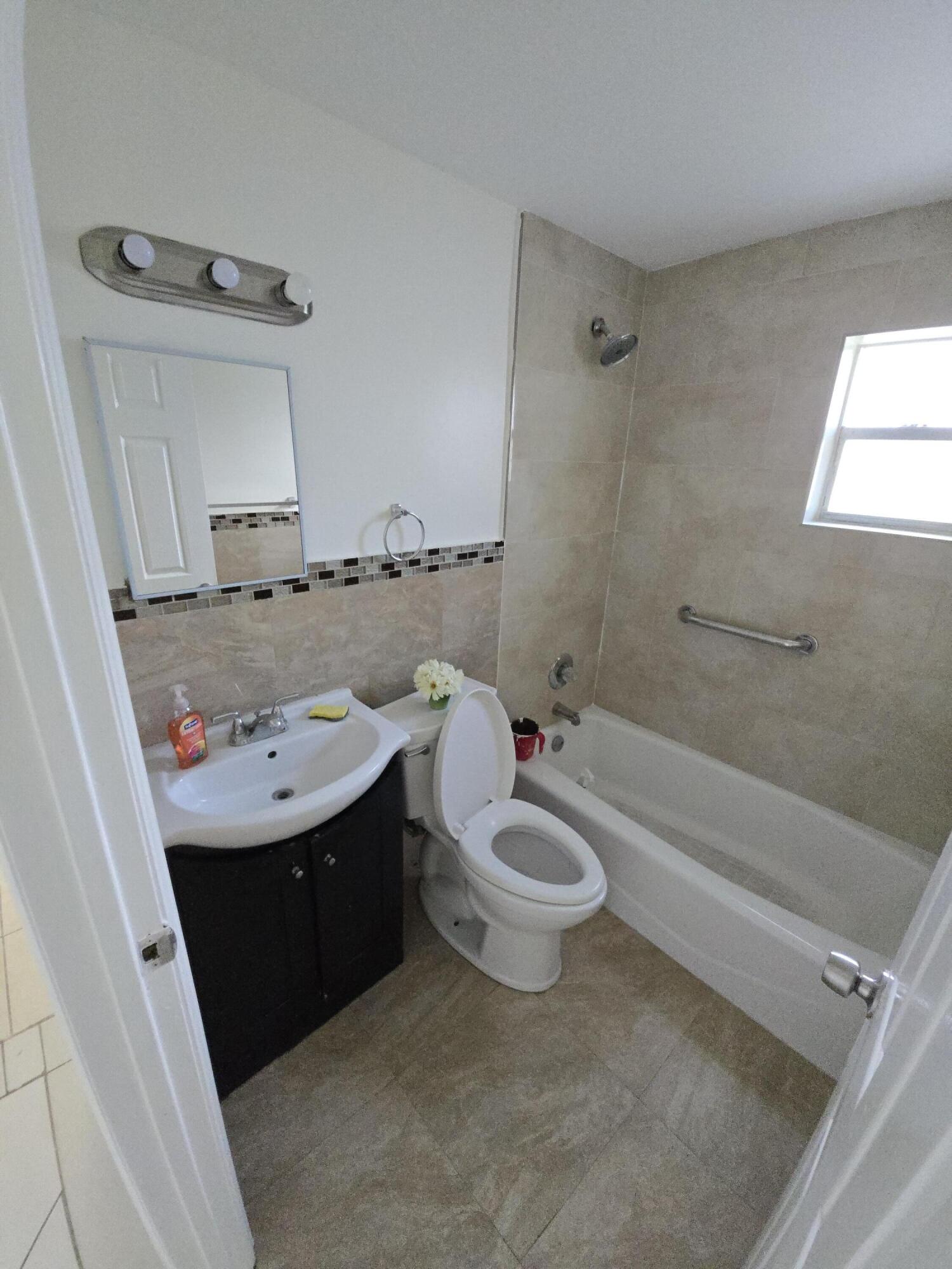 314 Nw 5th St. 1 Property Photo 9