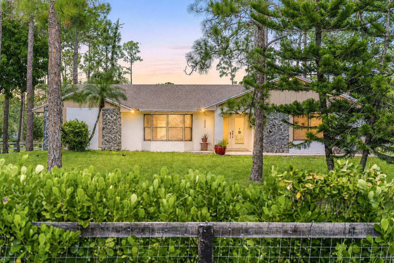 15211 60th Place N Property Photo 1