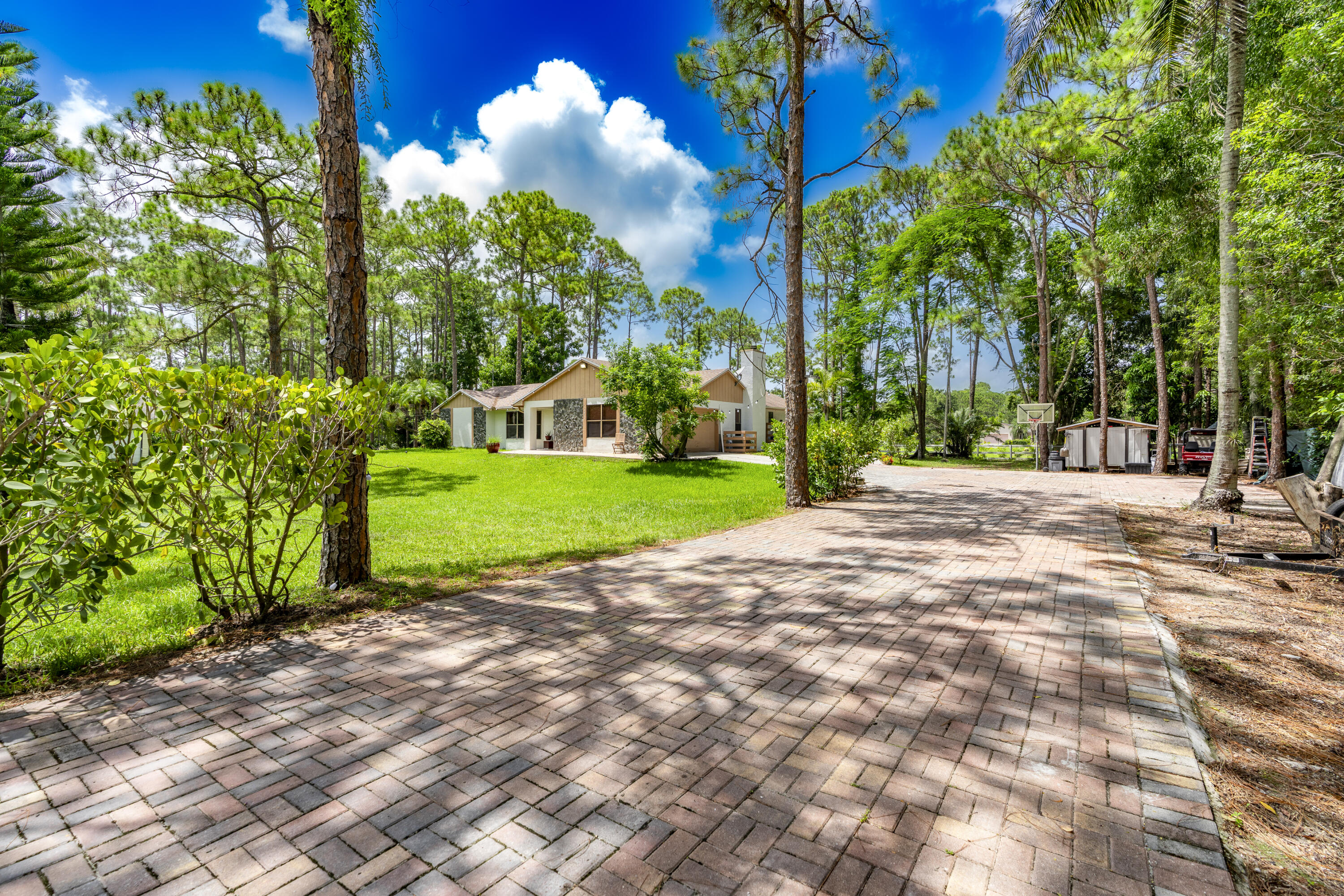 15211 60th Place N Property Photo 6