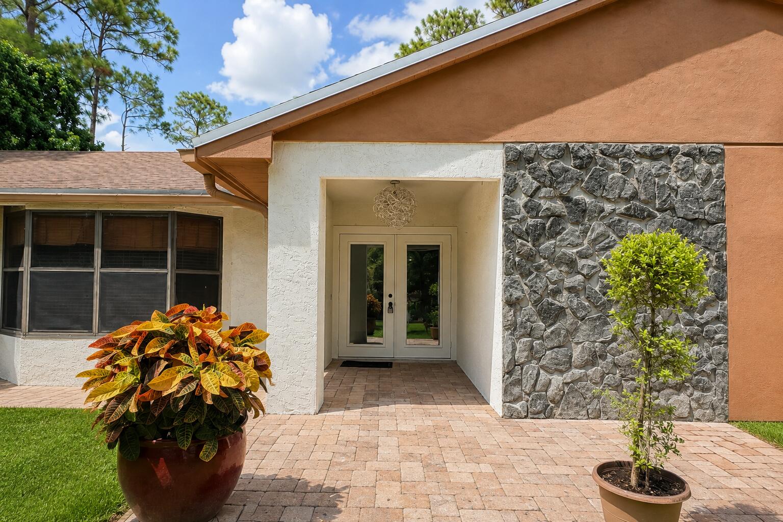 15211 60th Place N Property Photo 7