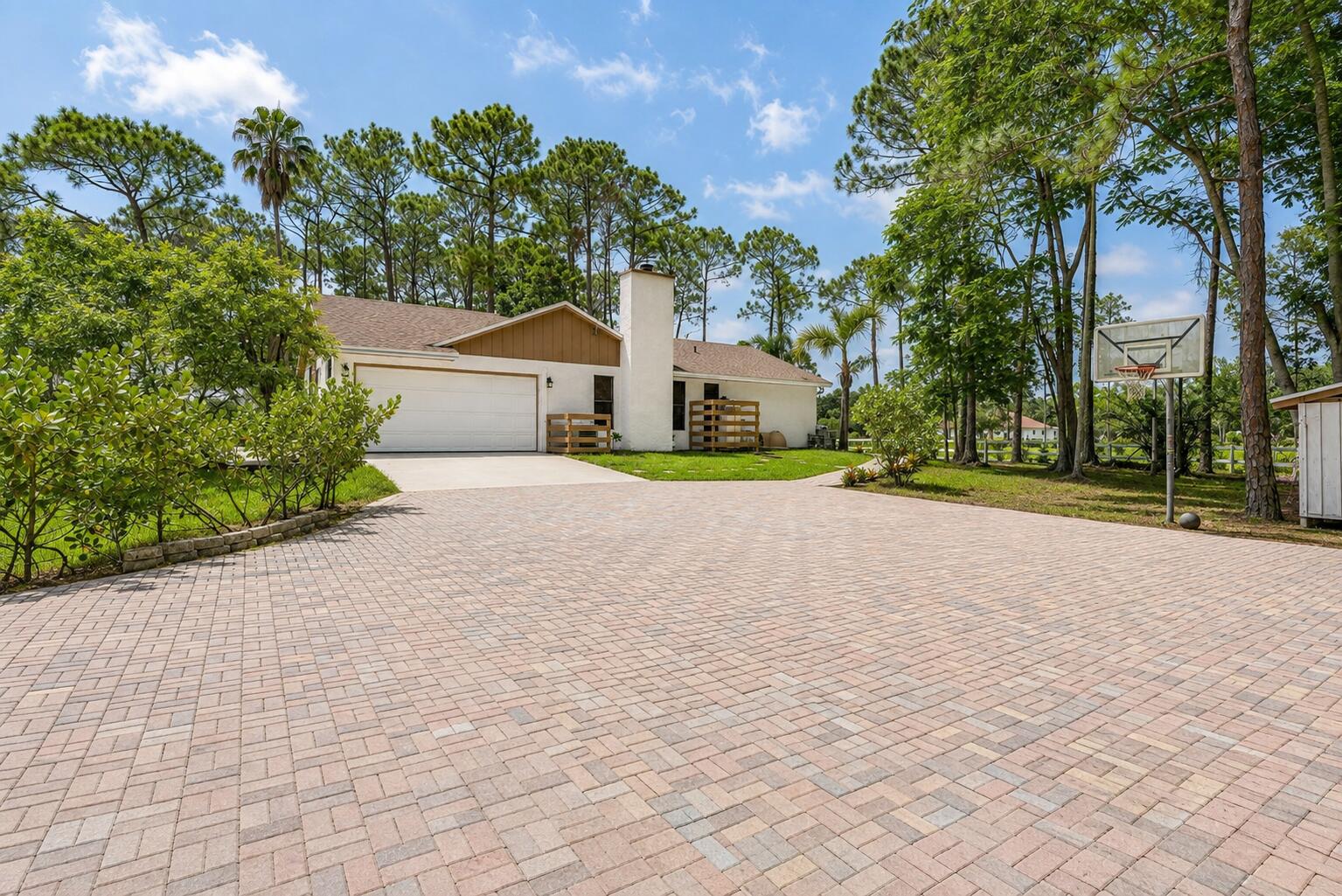 15211 60th Place N Property Photo 10