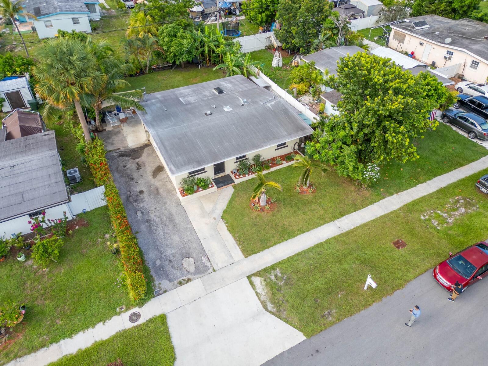 172 Jamaica Drive Property Photo 1