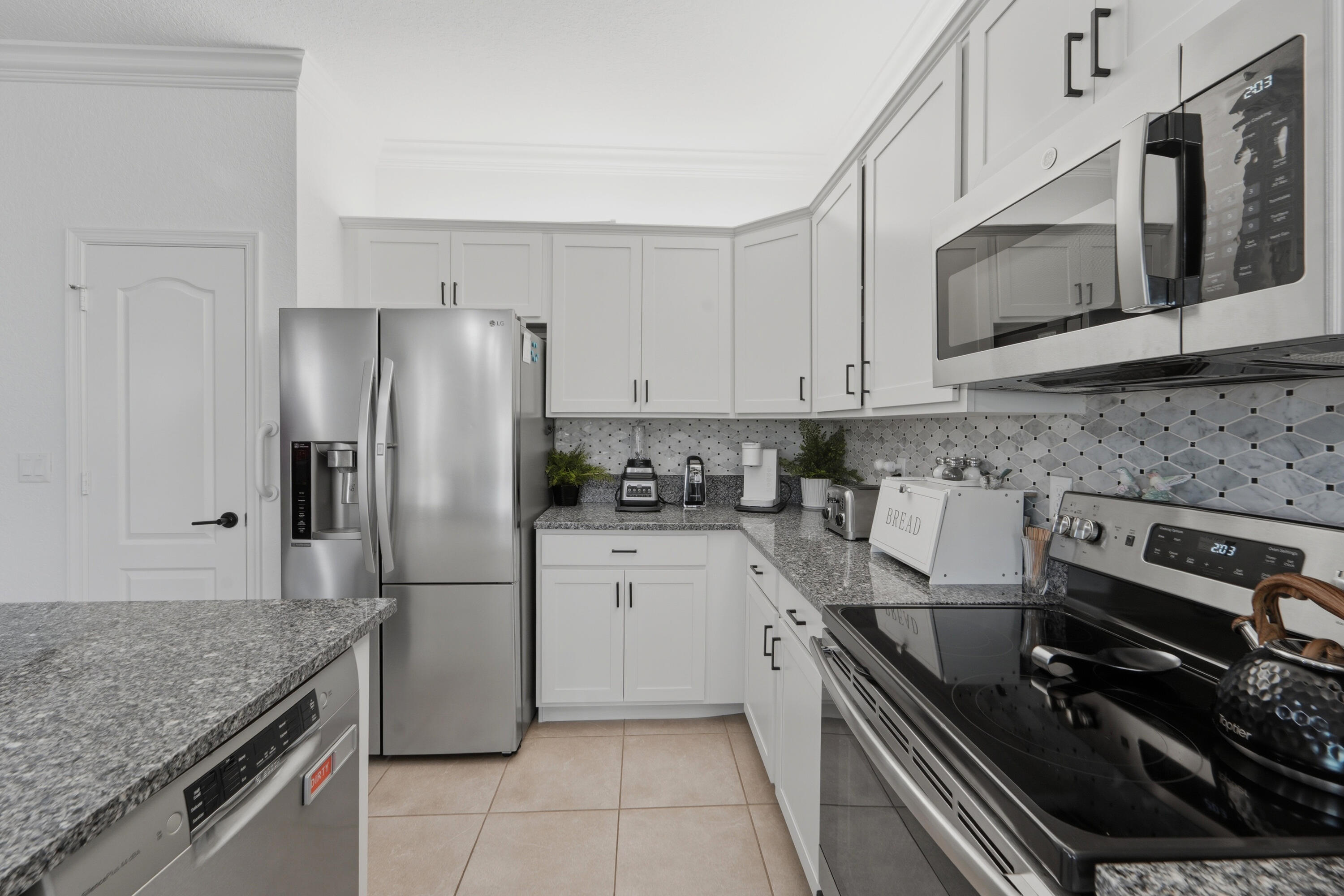 7214 Nw Farnsworth Circle Property Photo 6
