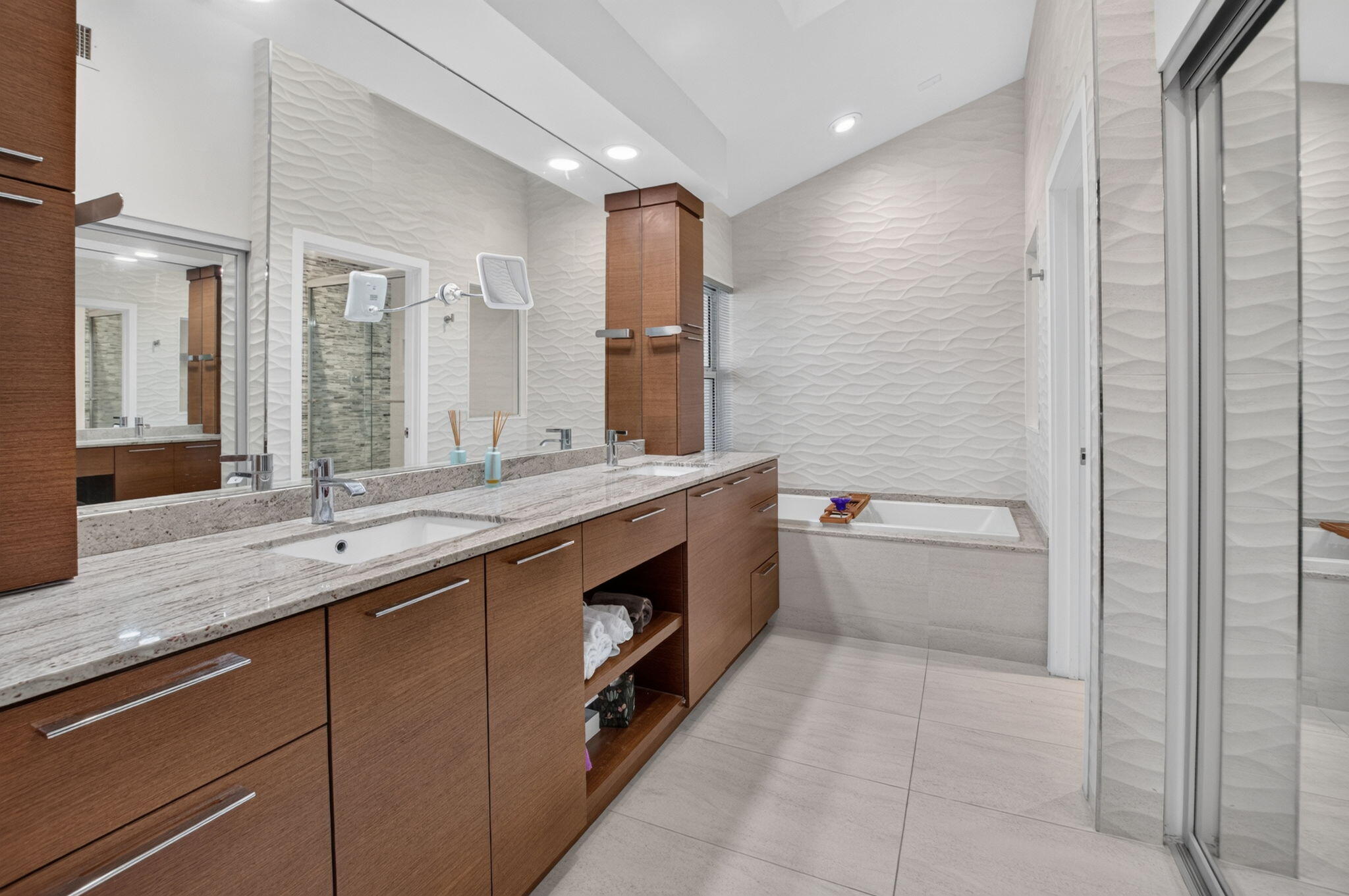 21676 Club Villa Terrace Property Photo 4