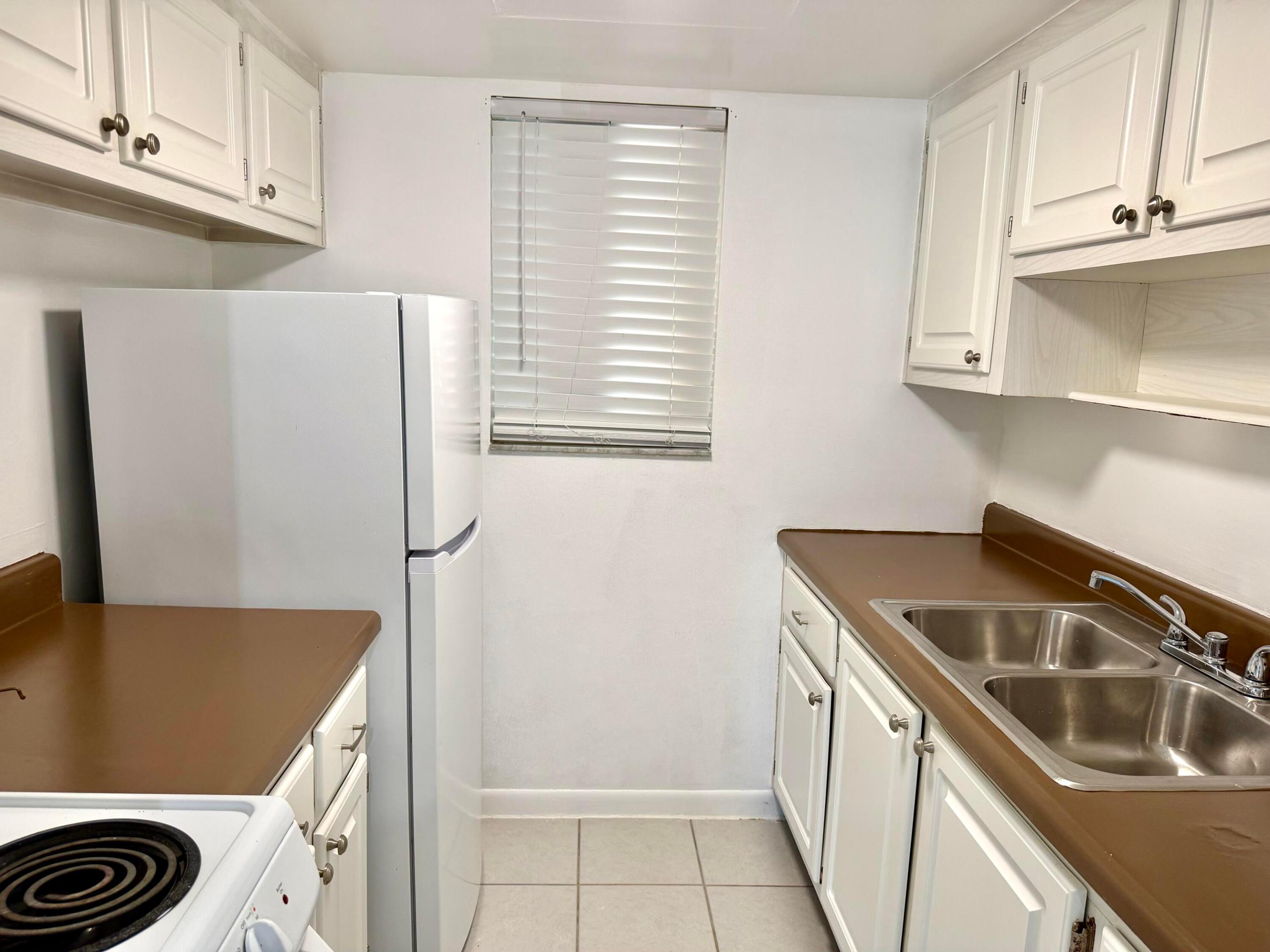 200 E Ocean Avenue 10 Property Photo 4