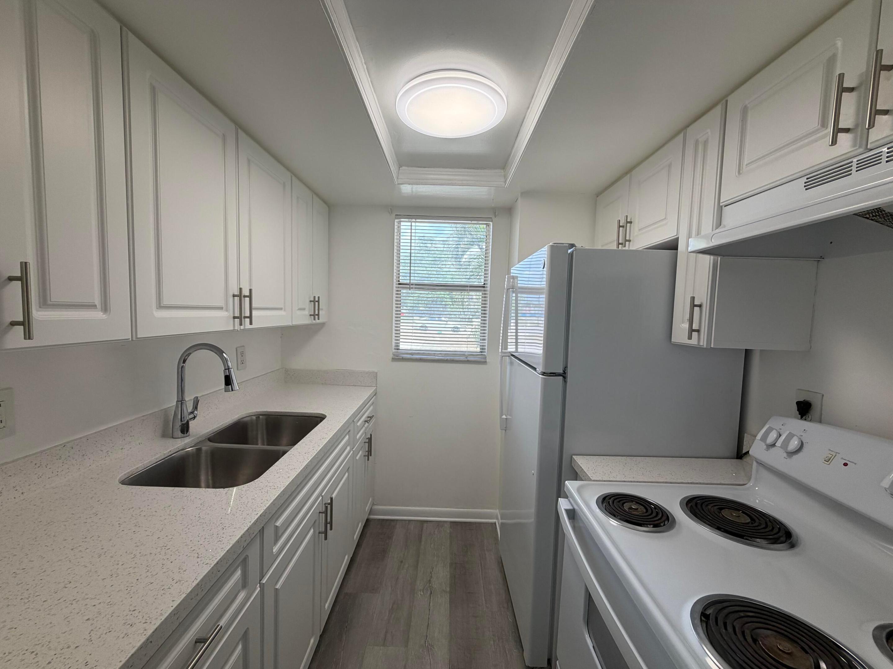 200 E Ocean Avenue 5 Property Photo 1