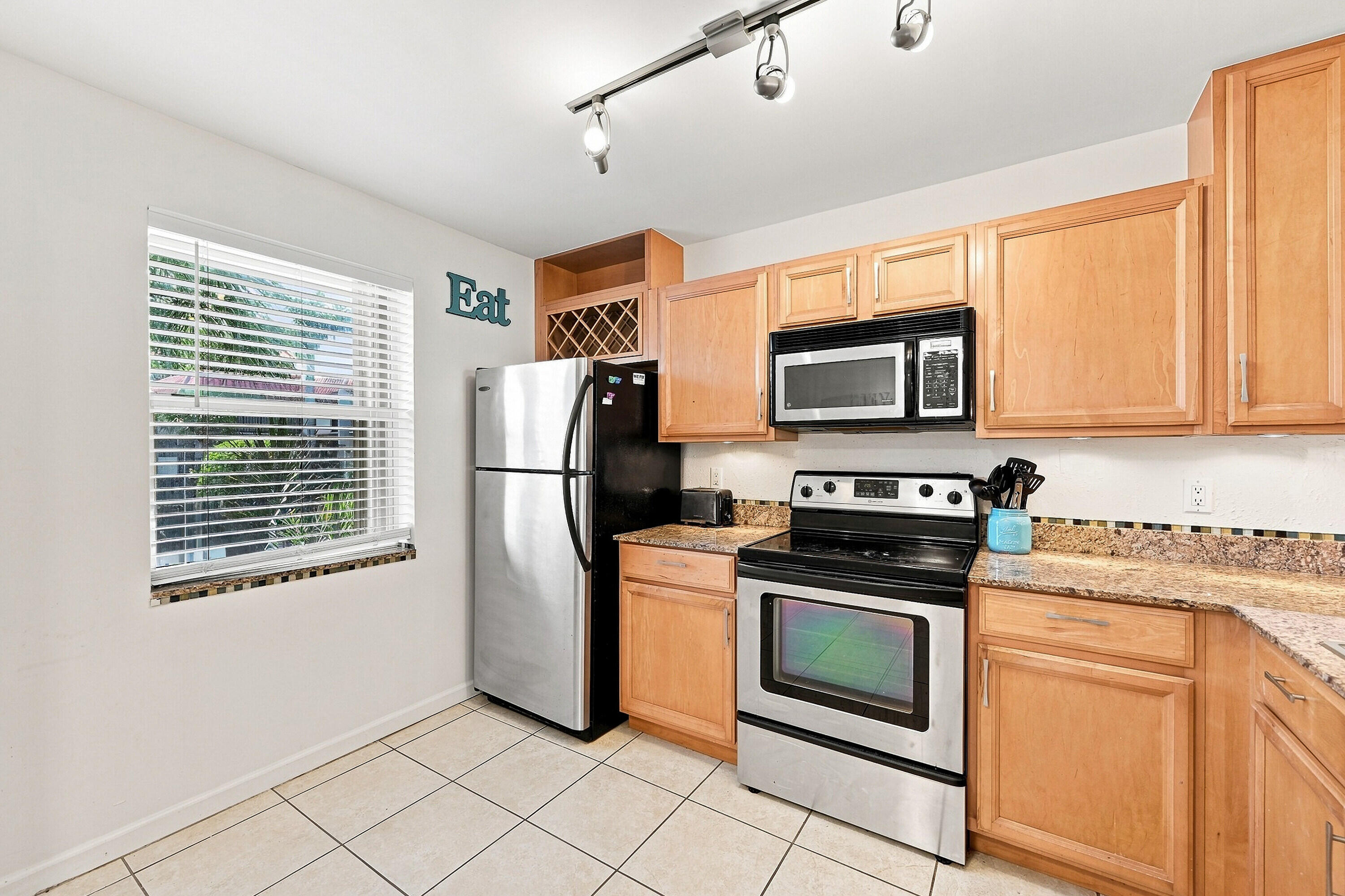 777 S Federal Highway D204 Property Photo 8