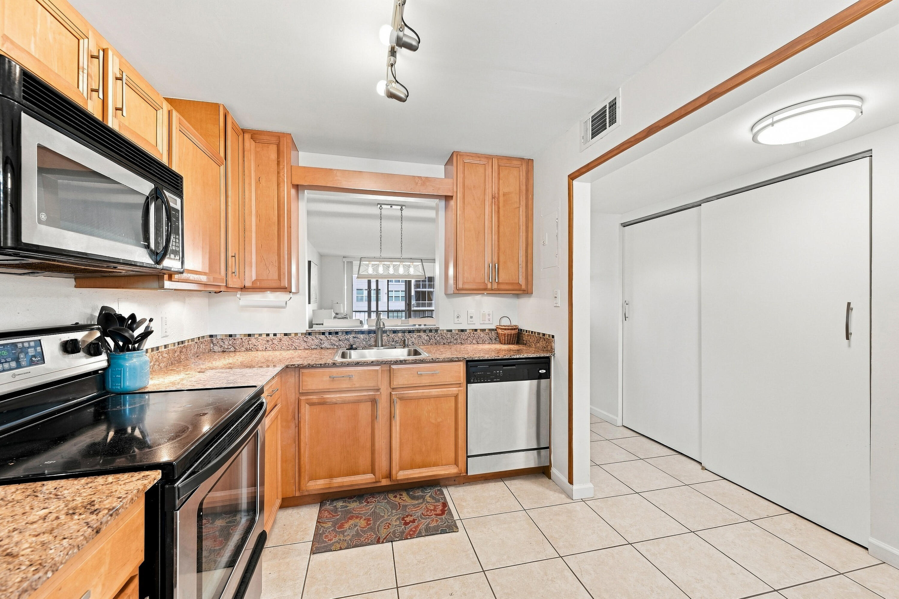 777 S Federal Highway D204 Property Photo 10