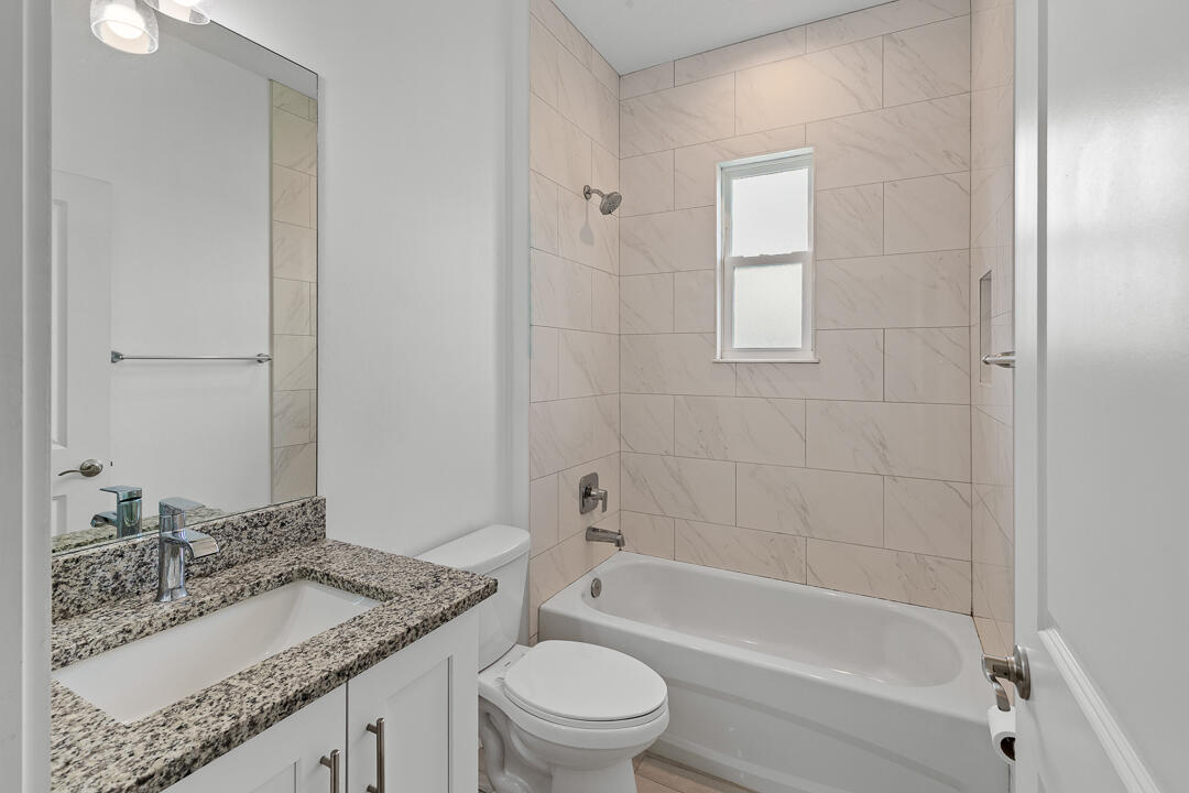 275 Sw Elderberry Drive Property Photo 8