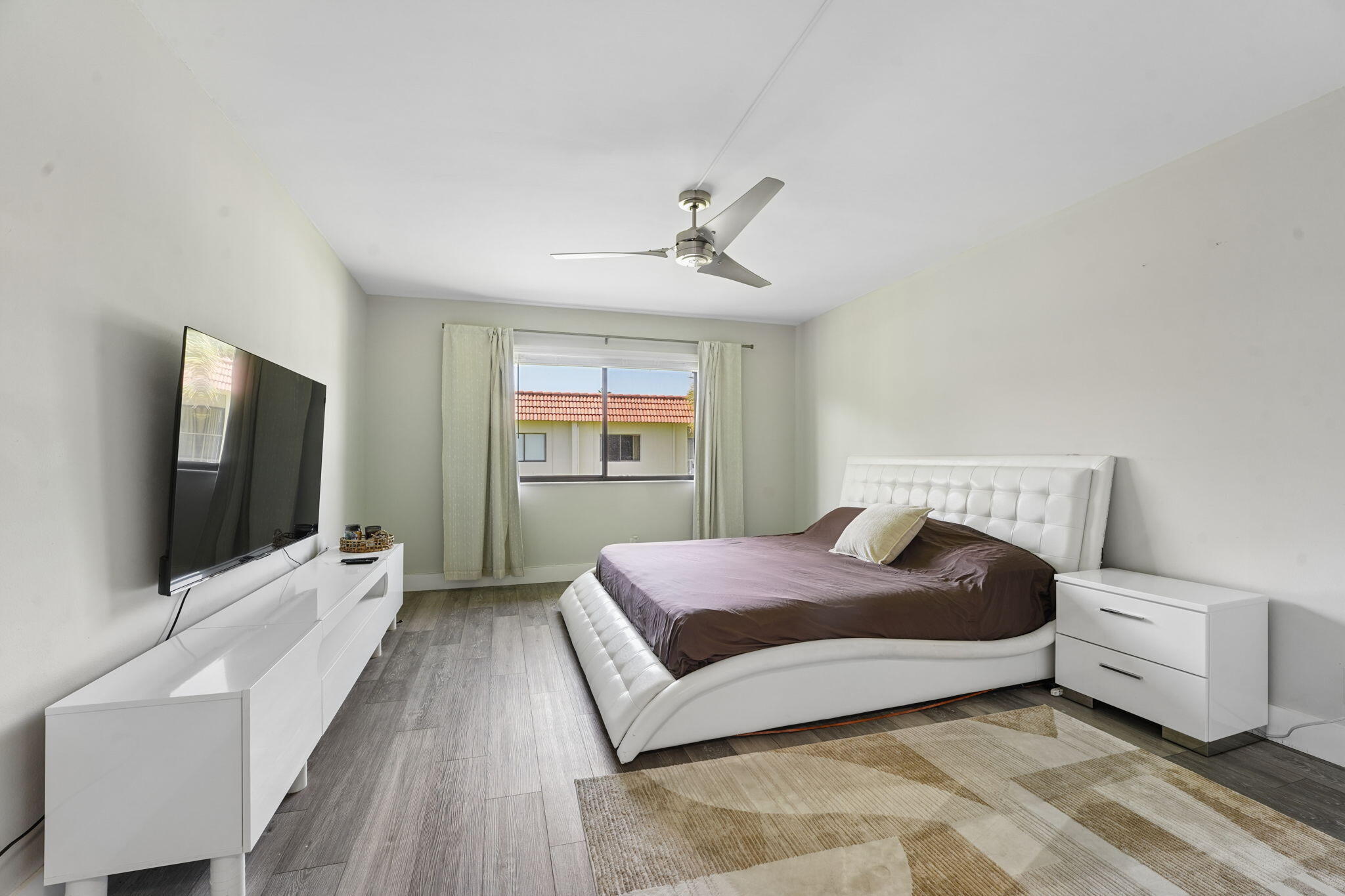 327 Lakeview Drive 203 Property Photo 12