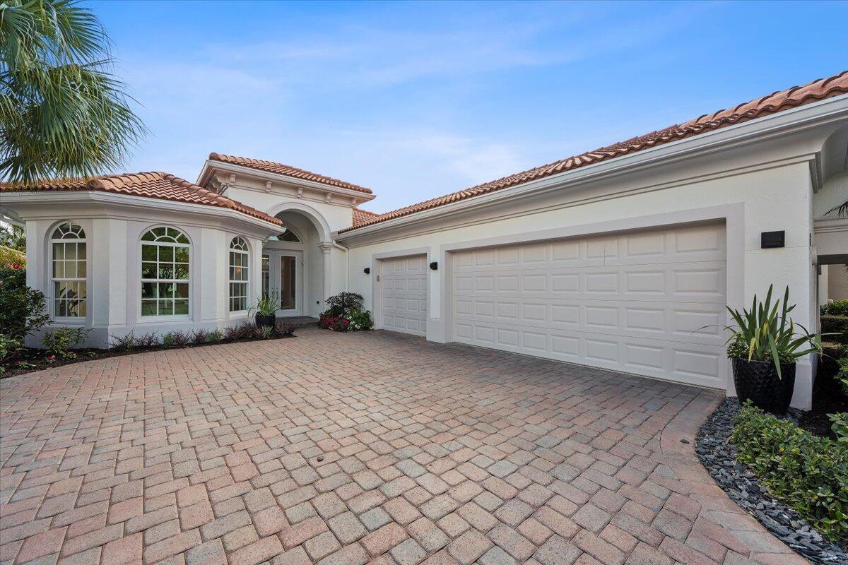 180 Carina Drive Property Photo 5