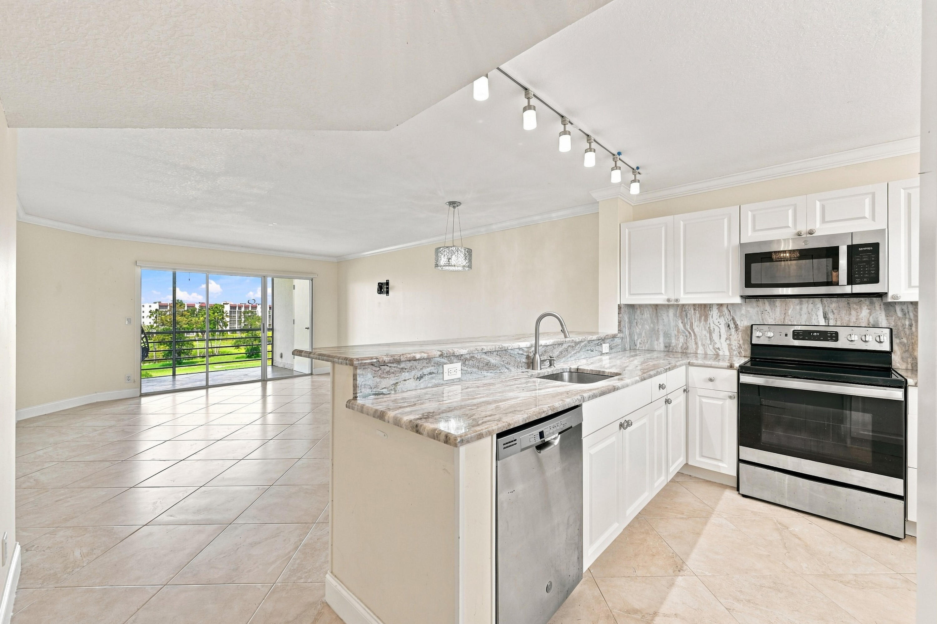 3661 Via Poinciana 513 Property Photo 3