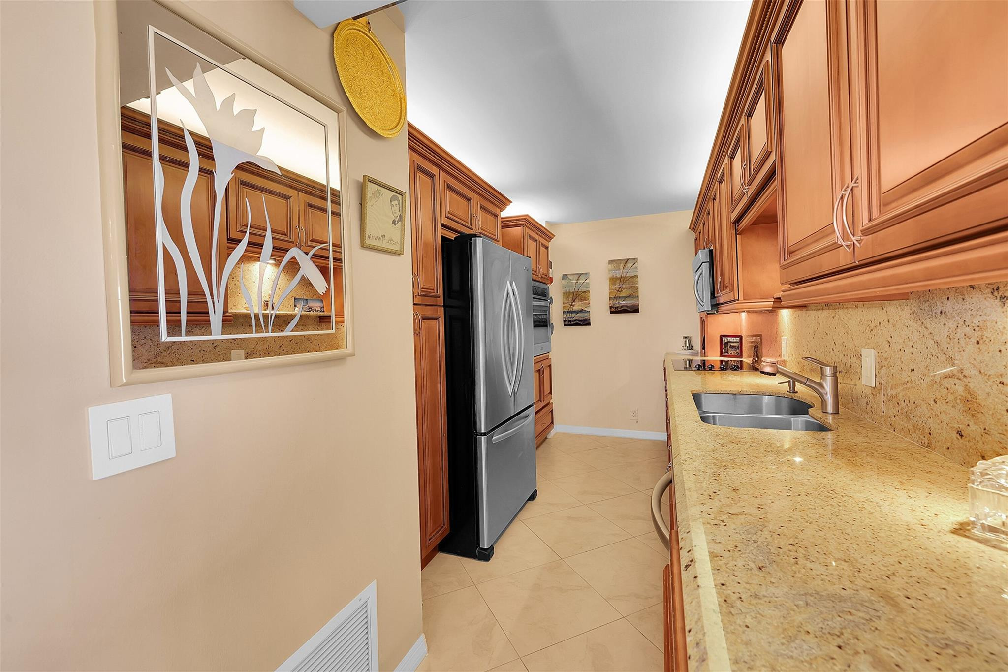 1200 Hibiscus Avenue Ph3 Property Photo 5