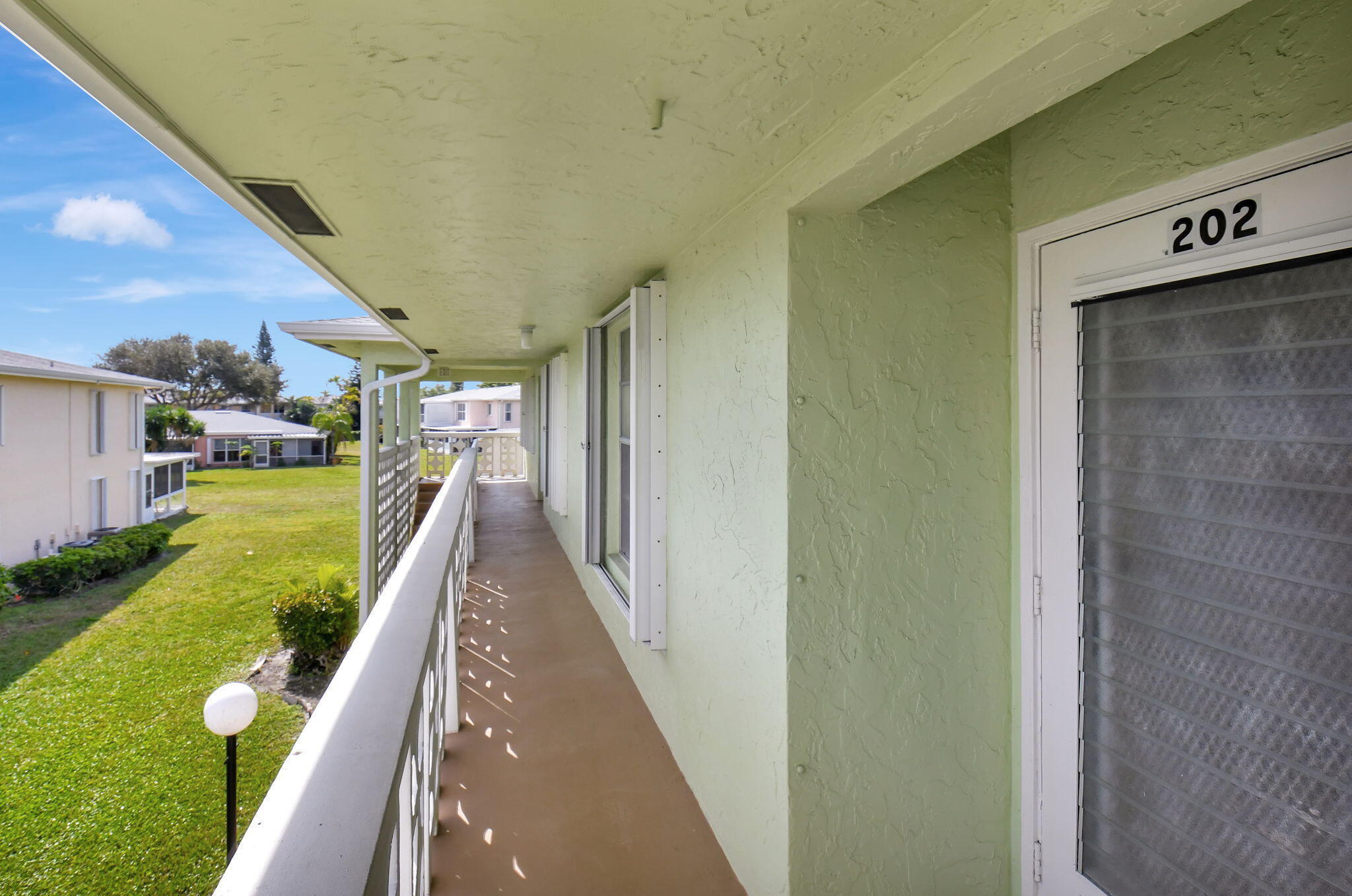 1670 Nw 18th Avenue 202 Property Photo 2