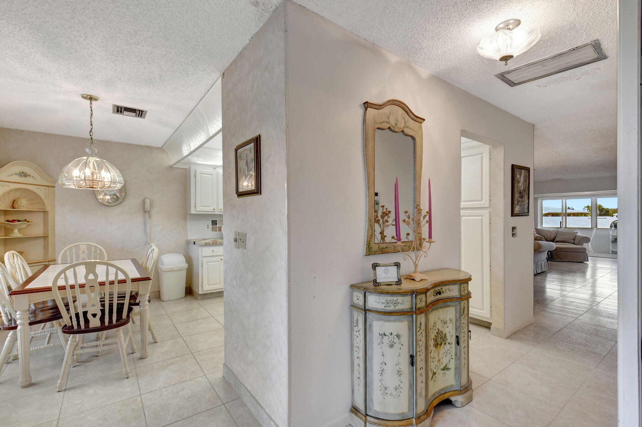 1670 Nw 18th Avenue 202 Property Photo 4