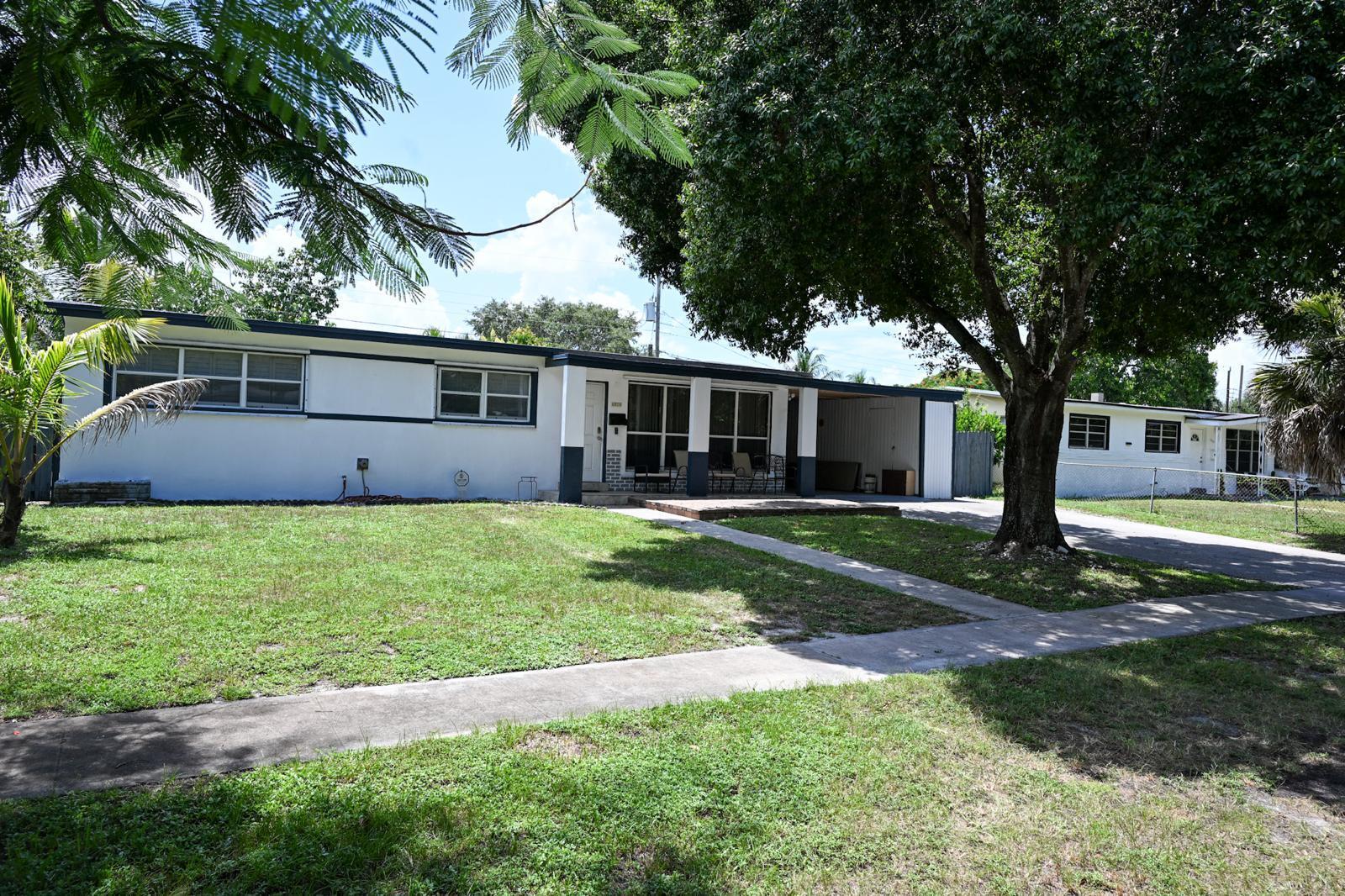 6814 Nw 14th Street Property Photo 2