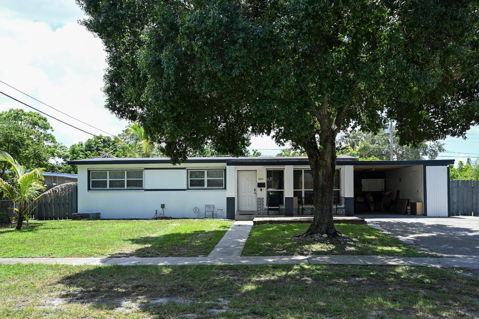 6814 Nw 14th Street Property Photo 4