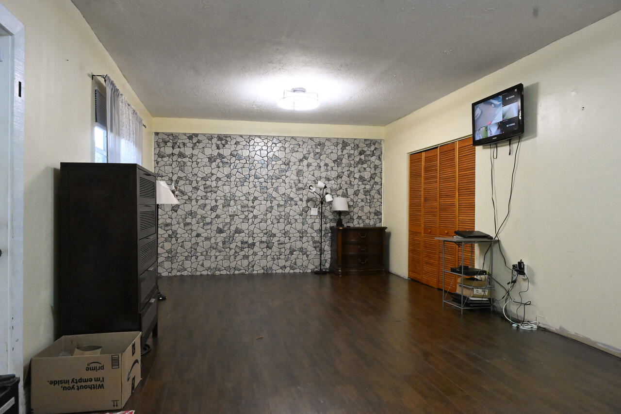 6814 Nw 14th Street Property Photo 5