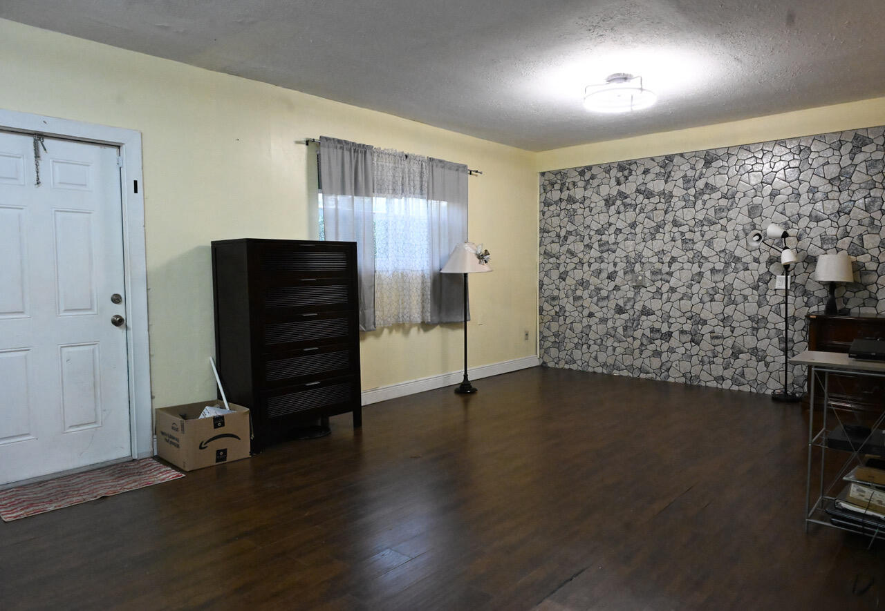 6814 Nw 14th Street Property Photo 6