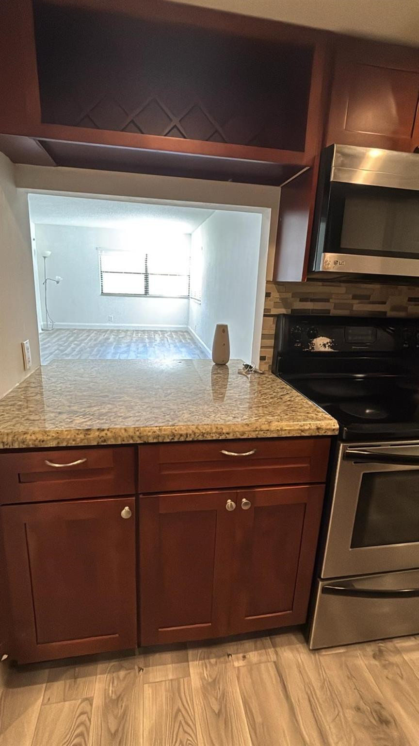 220 Lakeview Drive 103 Property Photo 4