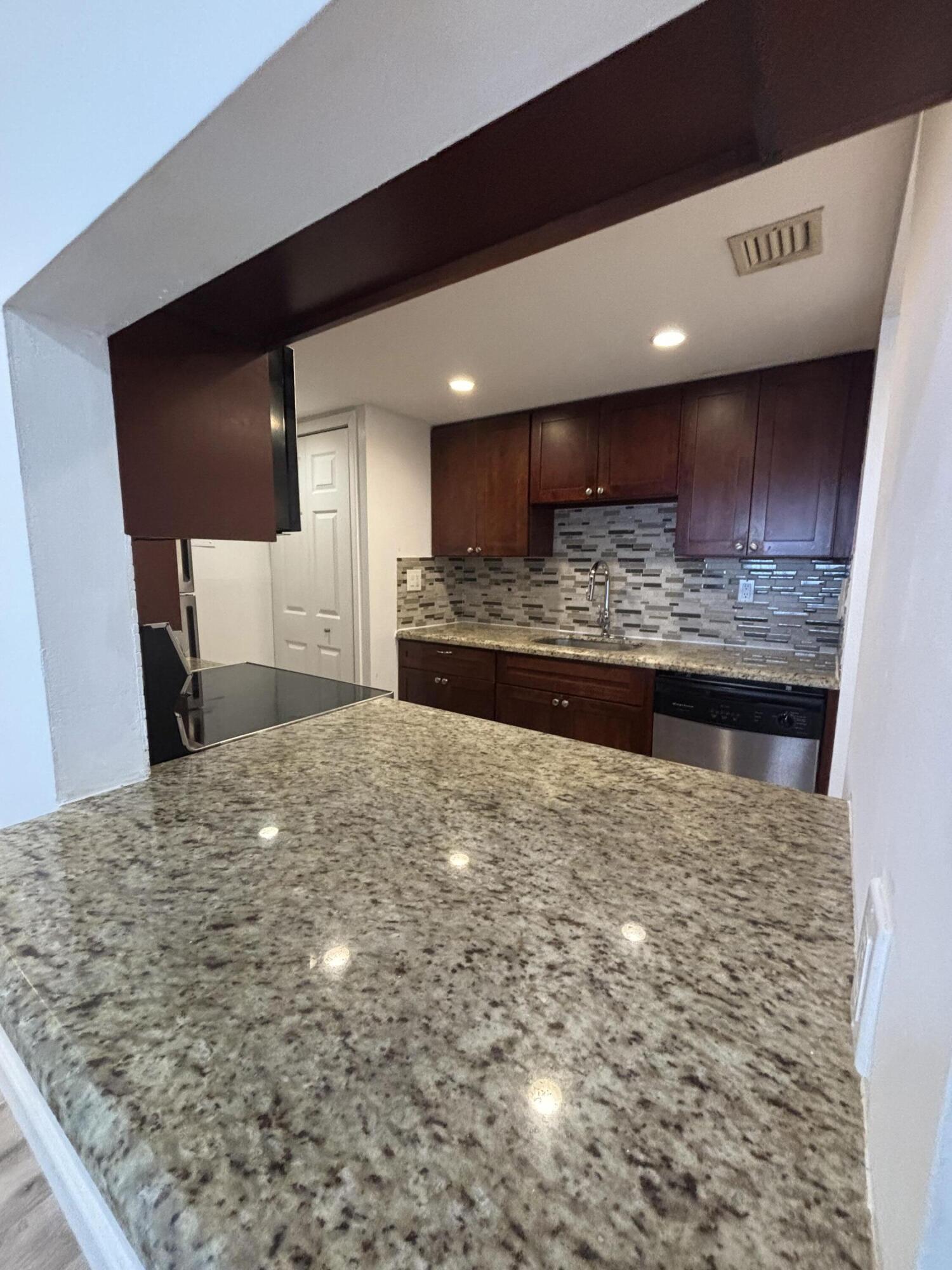 220 Lakeview Drive 103 Property Photo 6