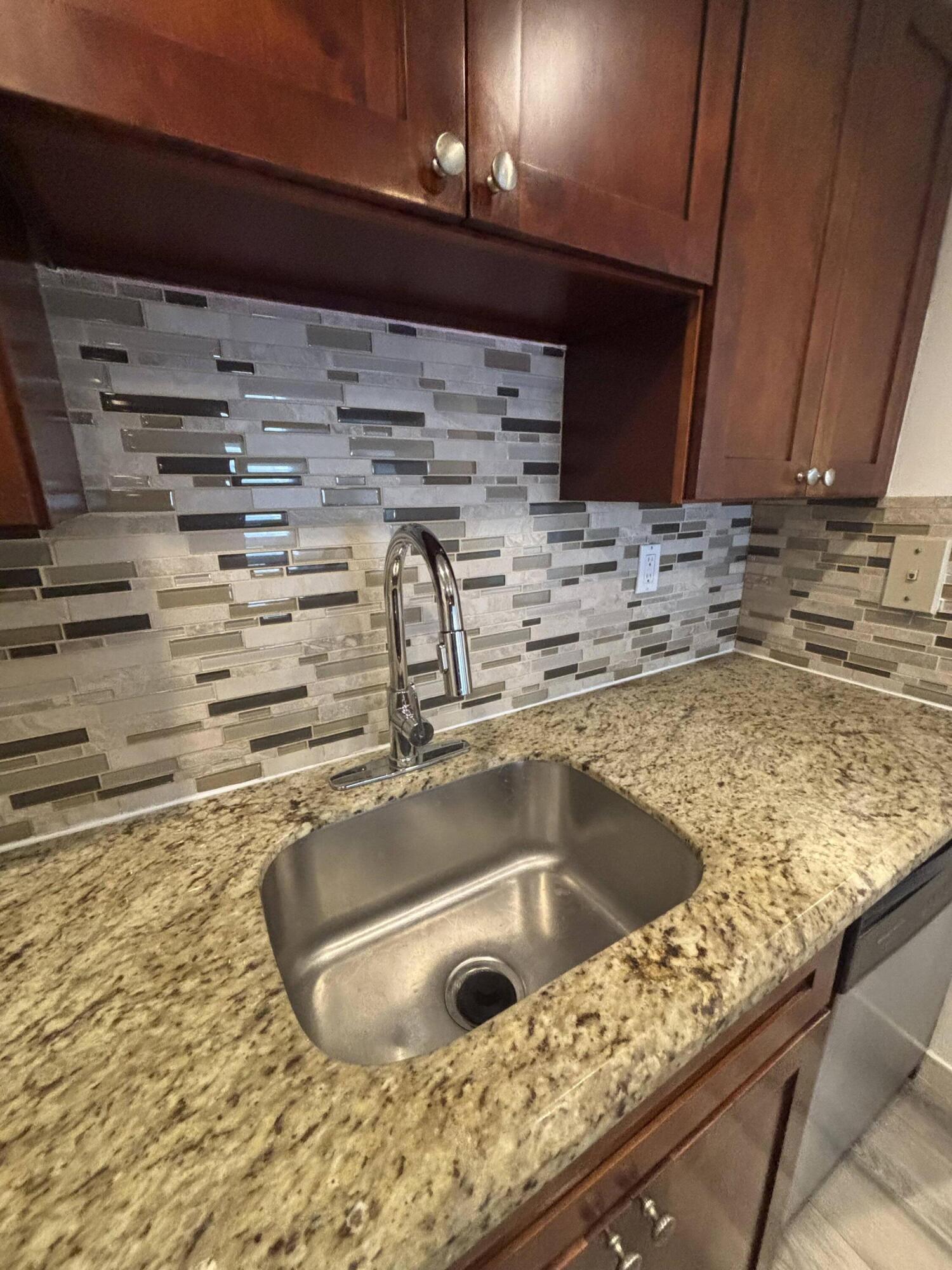220 Lakeview Drive 103 Property Photo 7