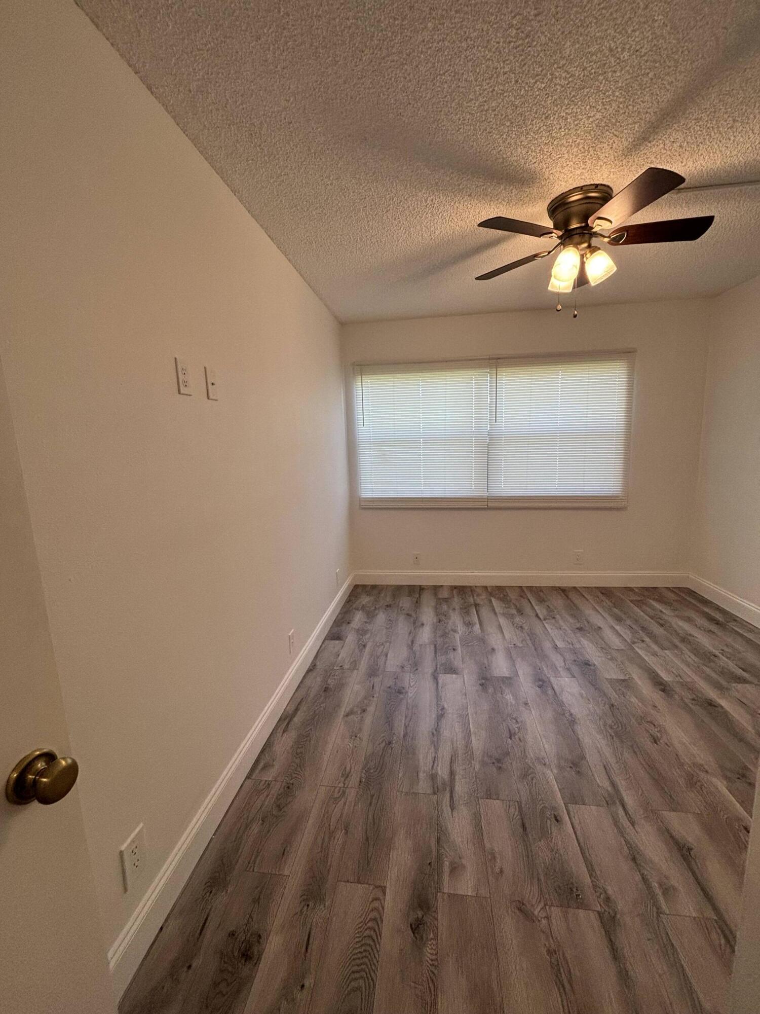 220 Lakeview Drive 103 Property Photo 16
