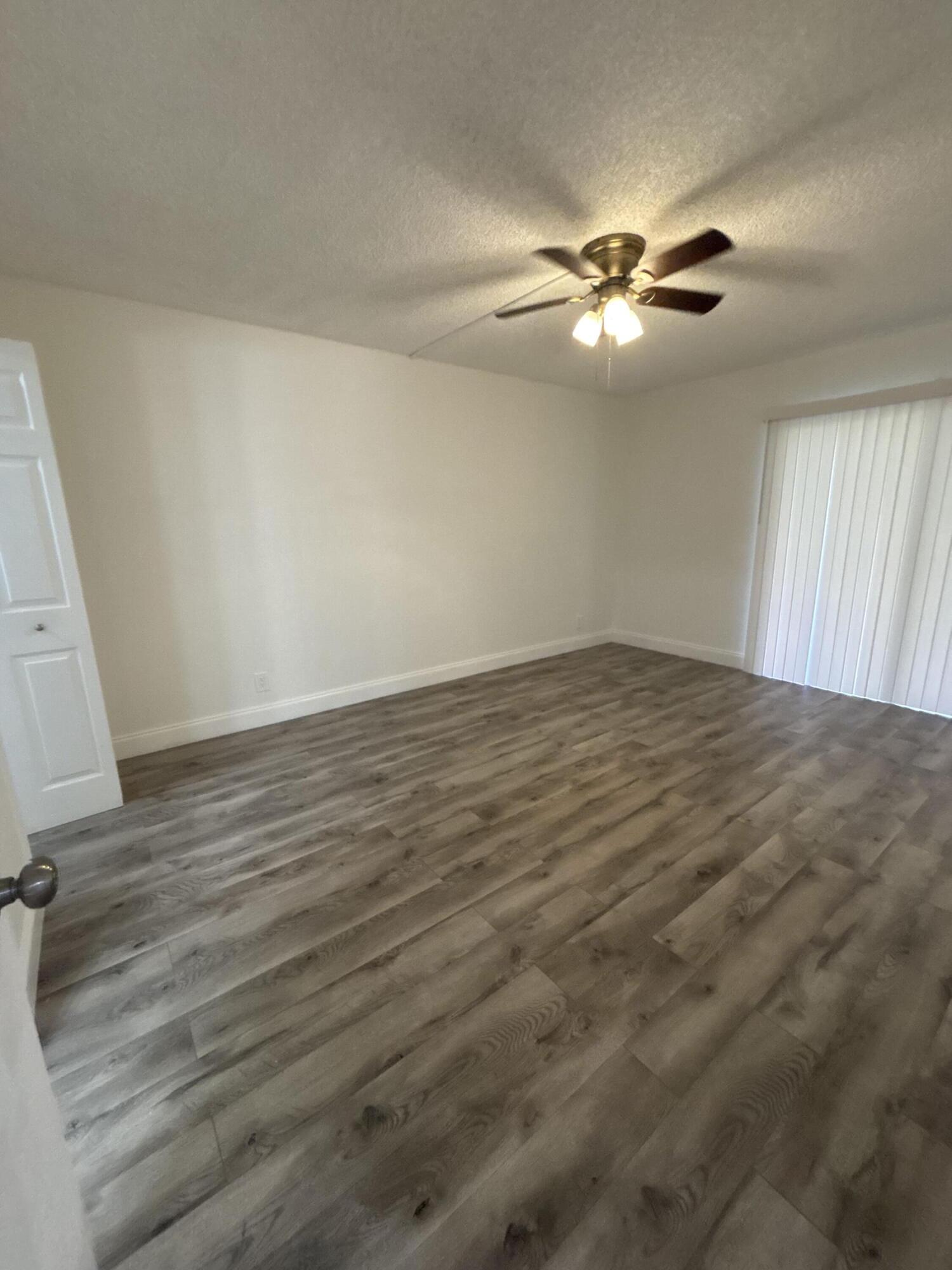 220 Lakeview Drive 103 Property Photo 23