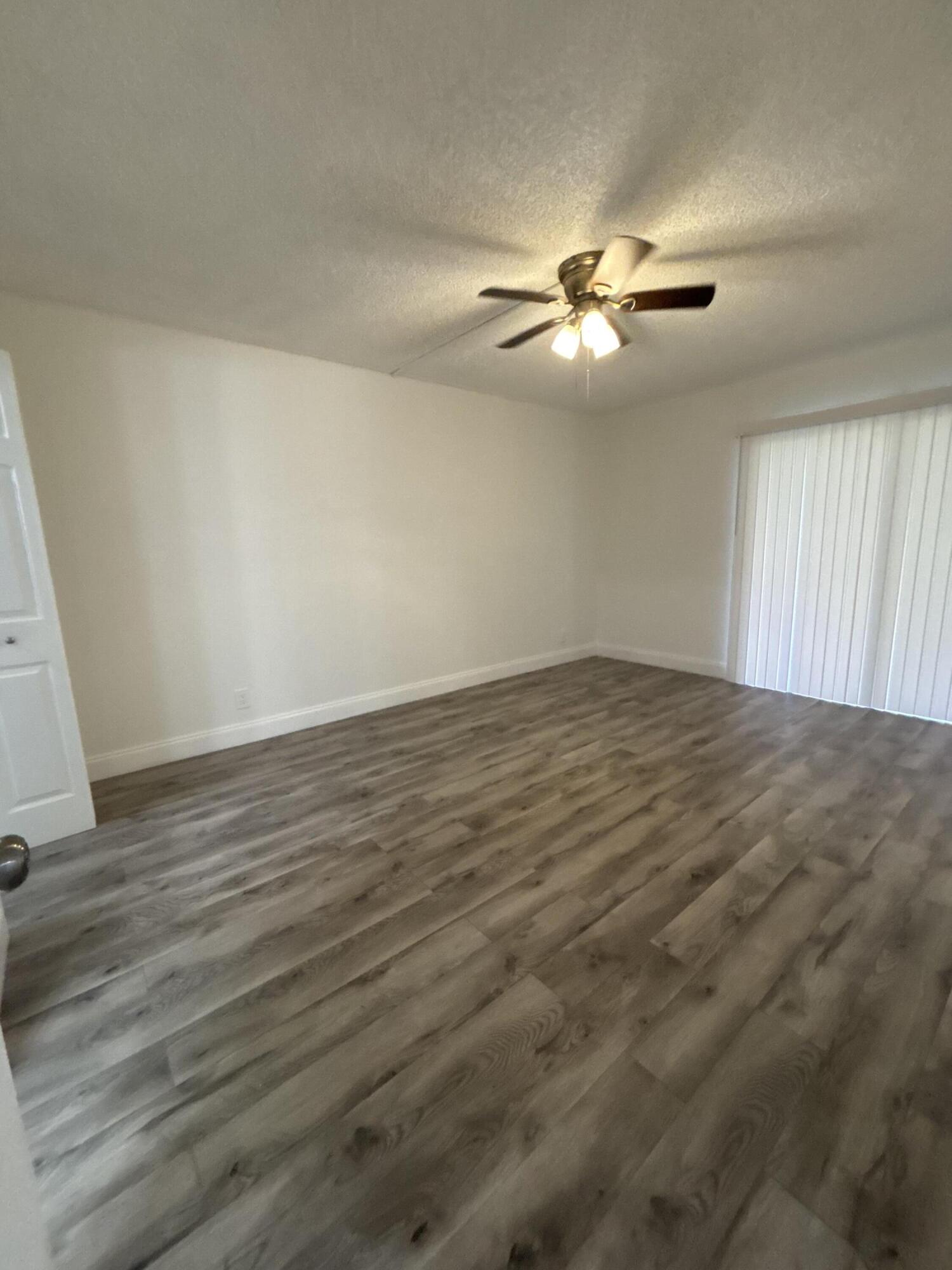 220 Lakeview Drive 103 Property Photo 24