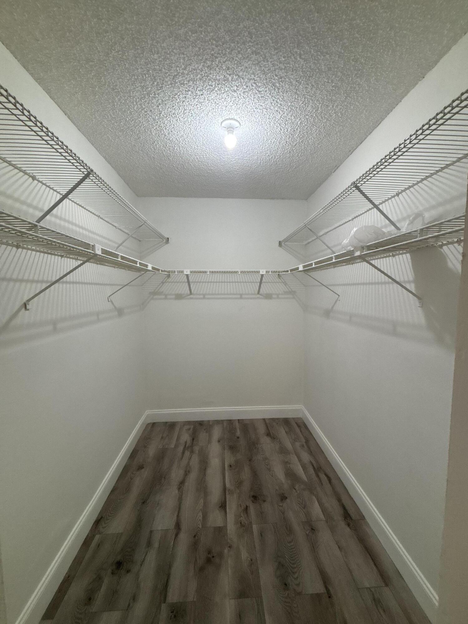 220 Lakeview Drive 103 Property Photo 25