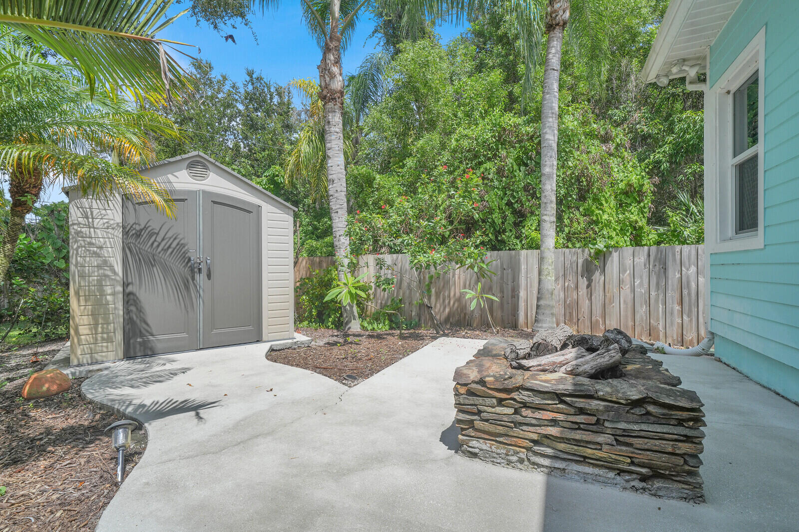 1870 Ne Victorian Lane Property Photo 43