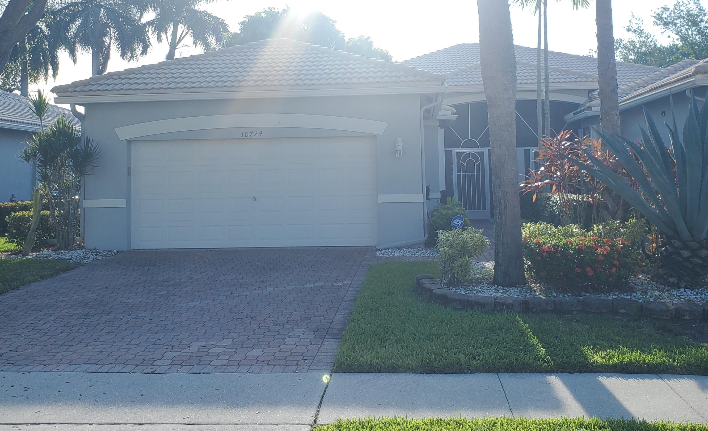 10724 Royal Caribbean Circle Property Photo 2