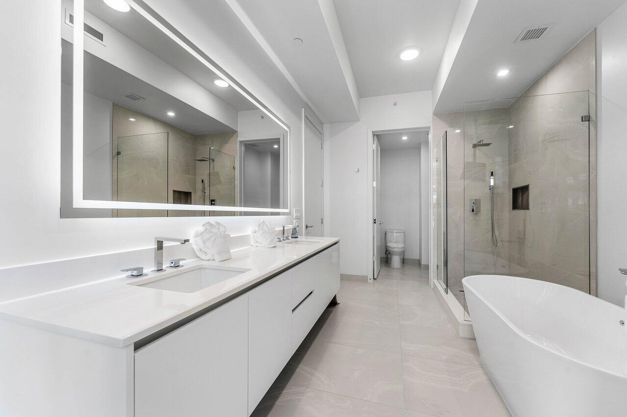 220 Lake Shore Drive 702 Property Photo 12