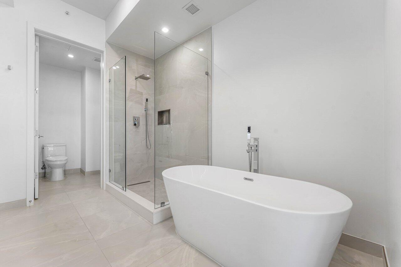 220 Lake Shore Drive 702 Property Photo 13
