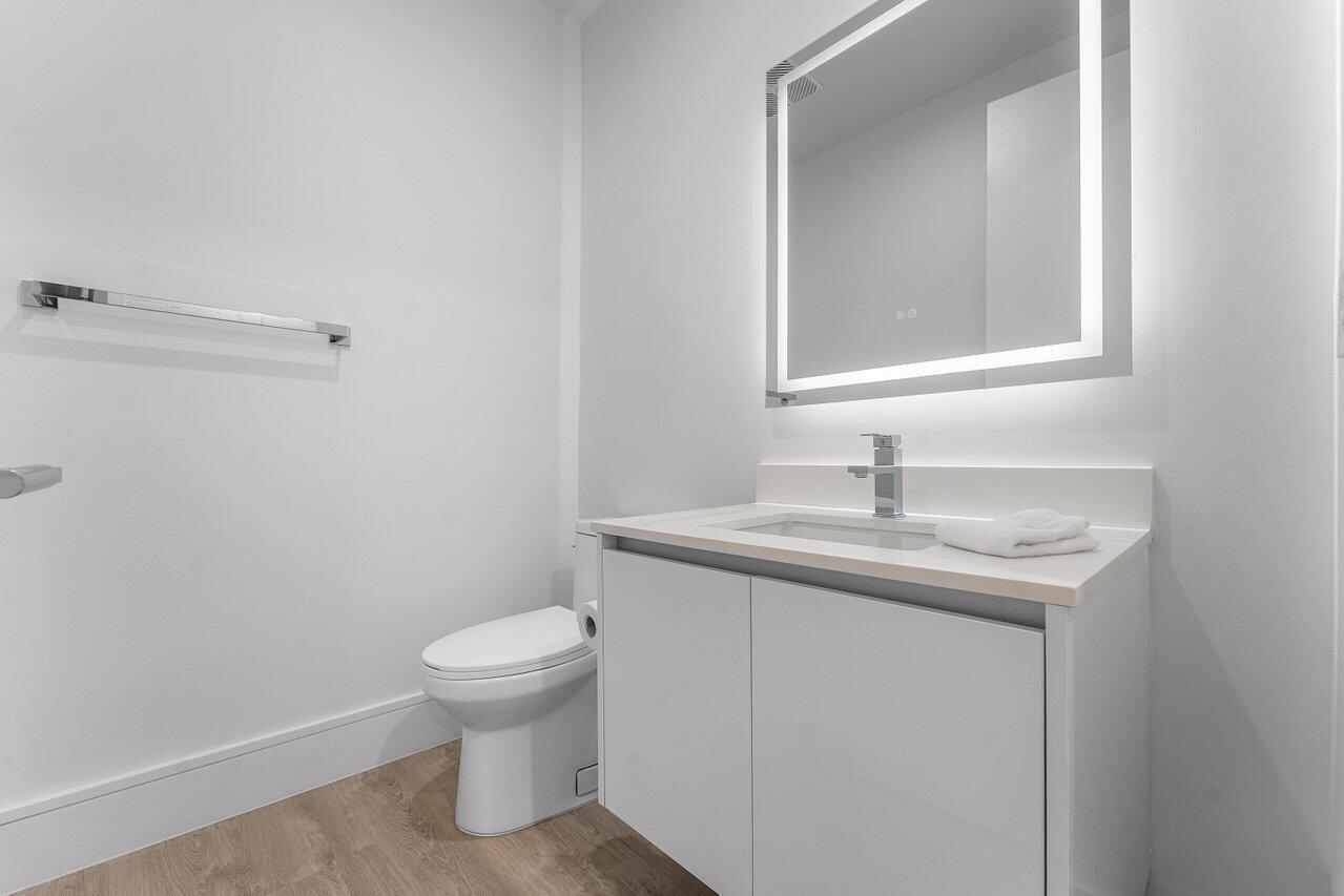 220 Lake Shore Drive 702 Property Photo 17